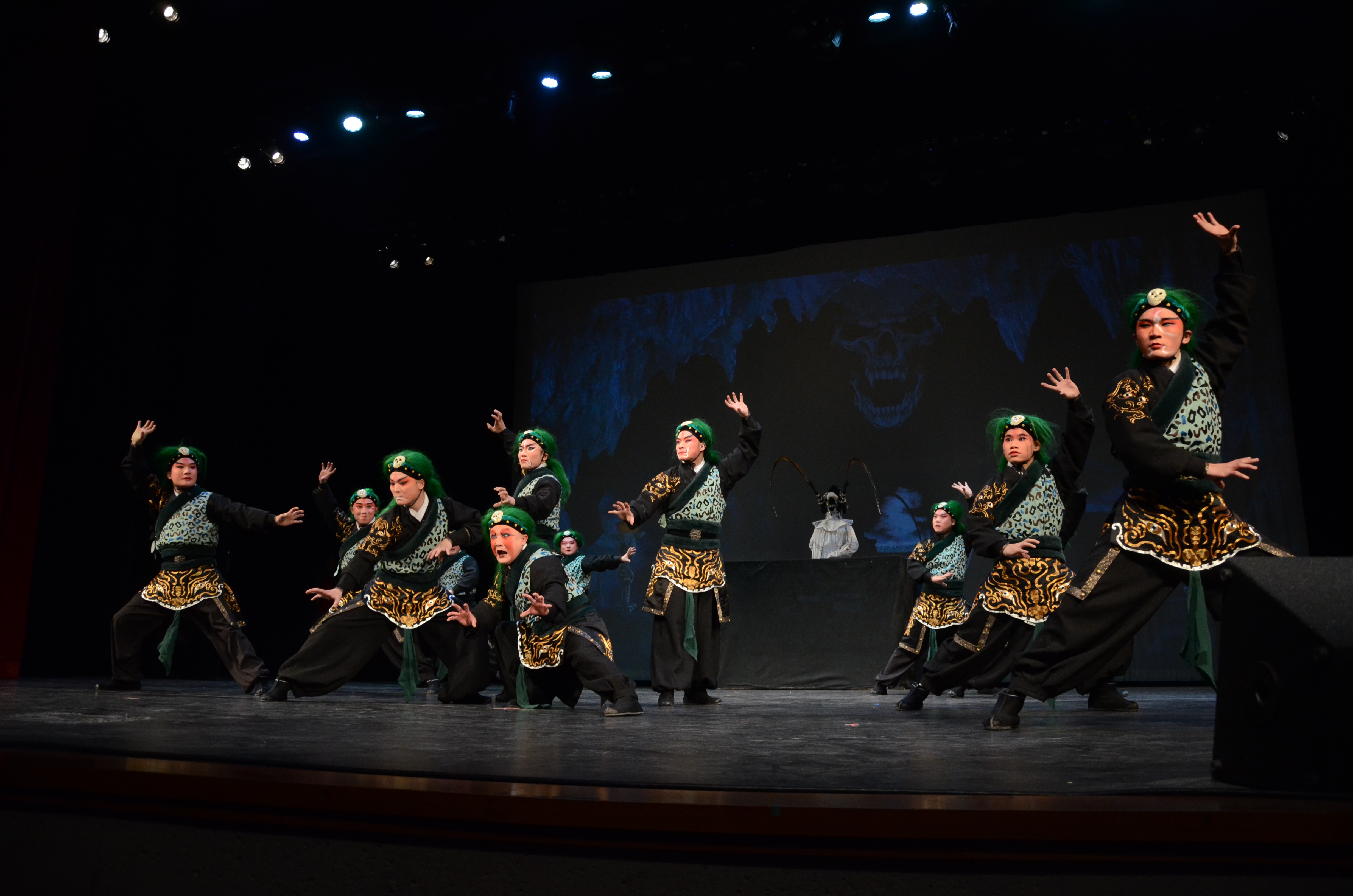 ������2025���ִ��ں���Ϸ�������������ࡶ����׹Ǿ����𺳶�