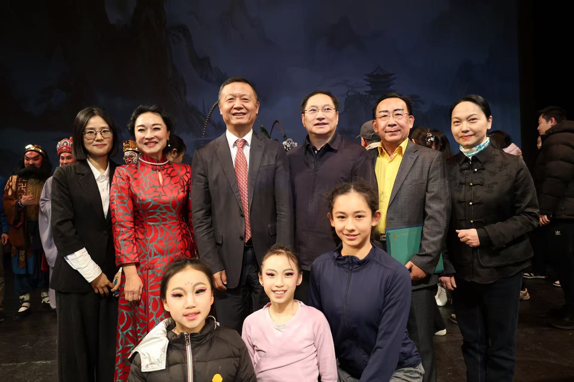 ������2025���ִ��ں���Ϸ�������������ࡶ����׹Ǿ����𺳶�