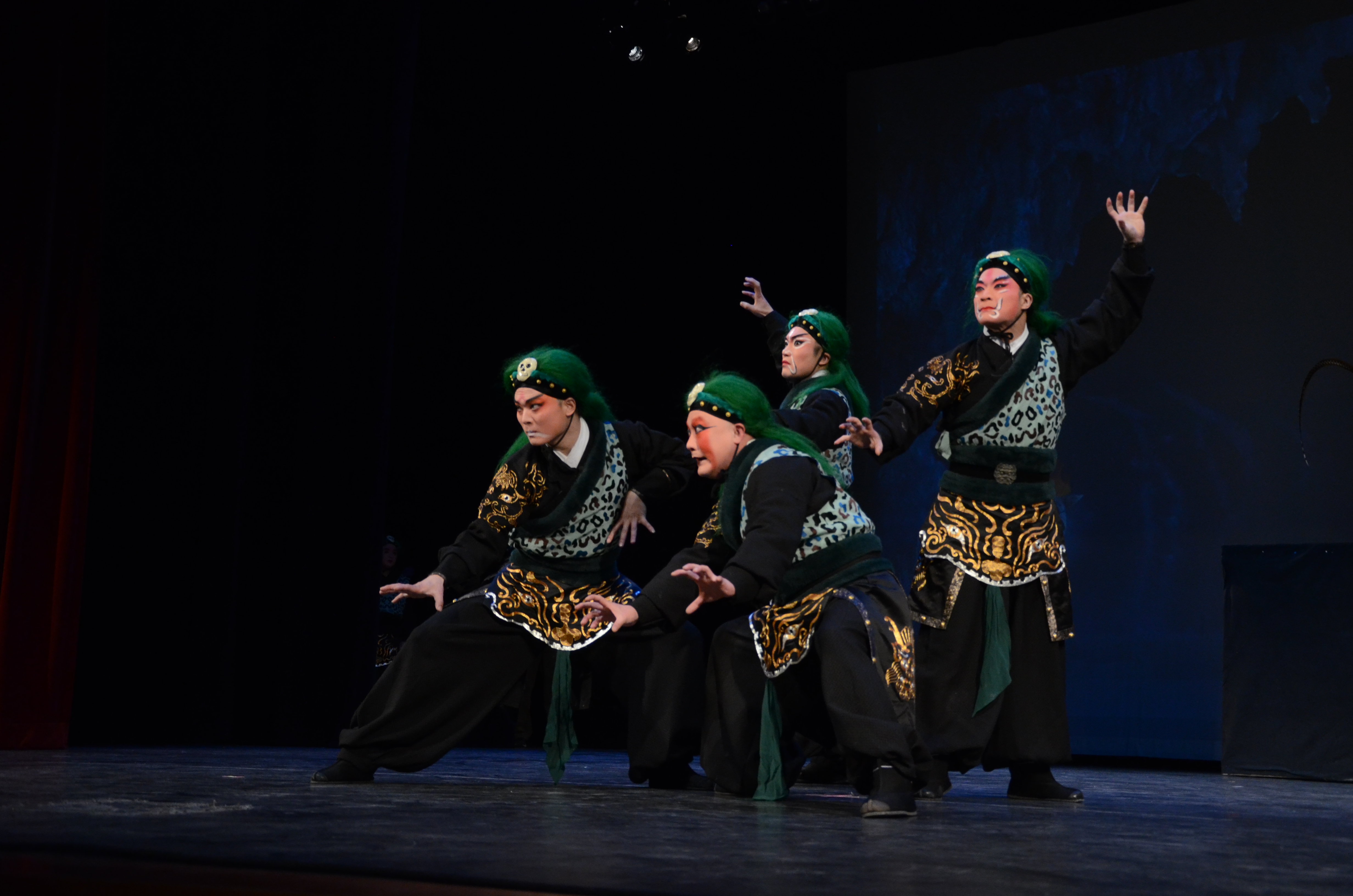 ������2025���ִ��ں���Ϸ�������������ࡶ����׹Ǿ����𺳶�