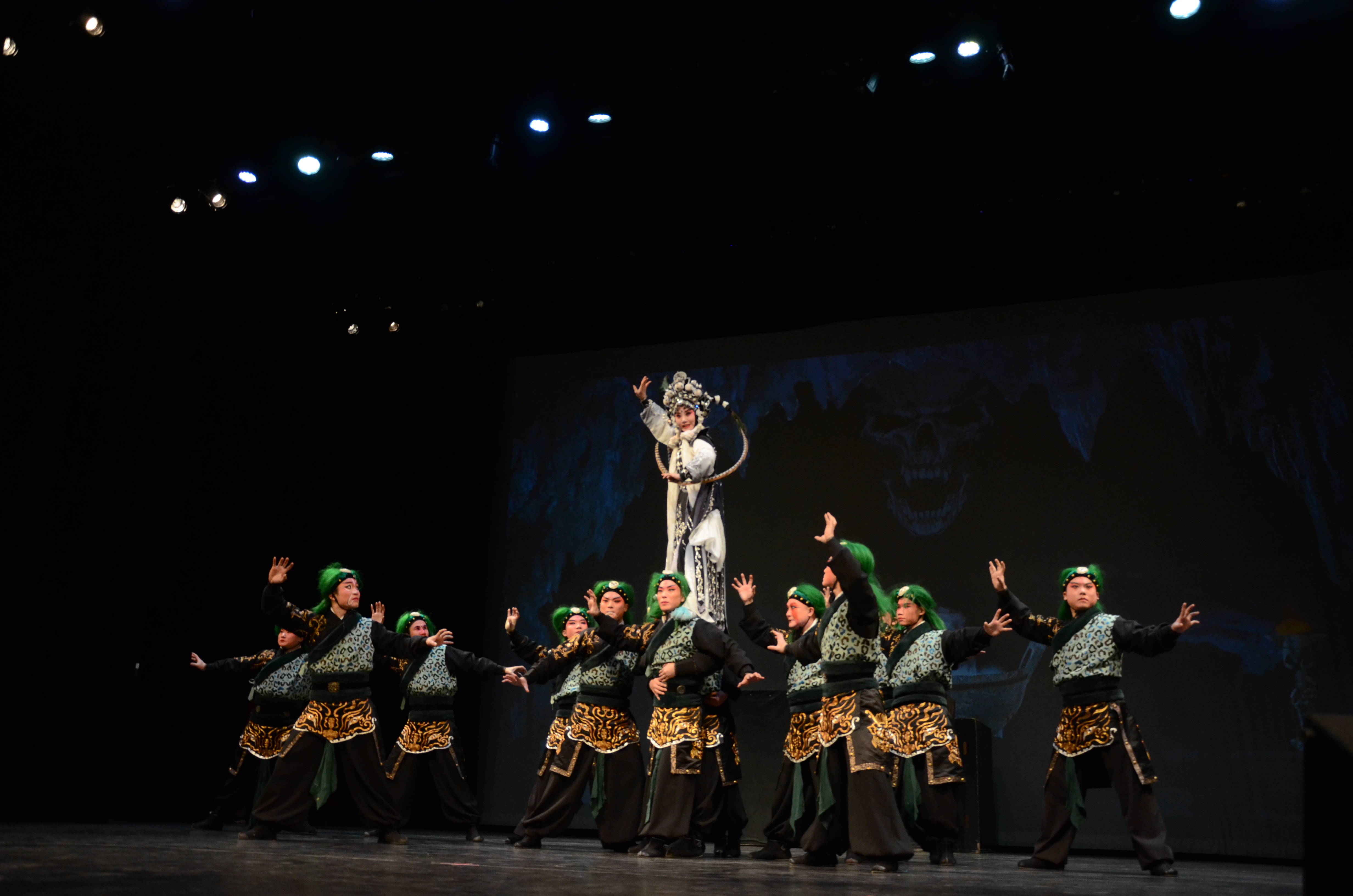 ������2025���ִ��ں���Ϸ�������������ࡶ����׹Ǿ����𺳶�