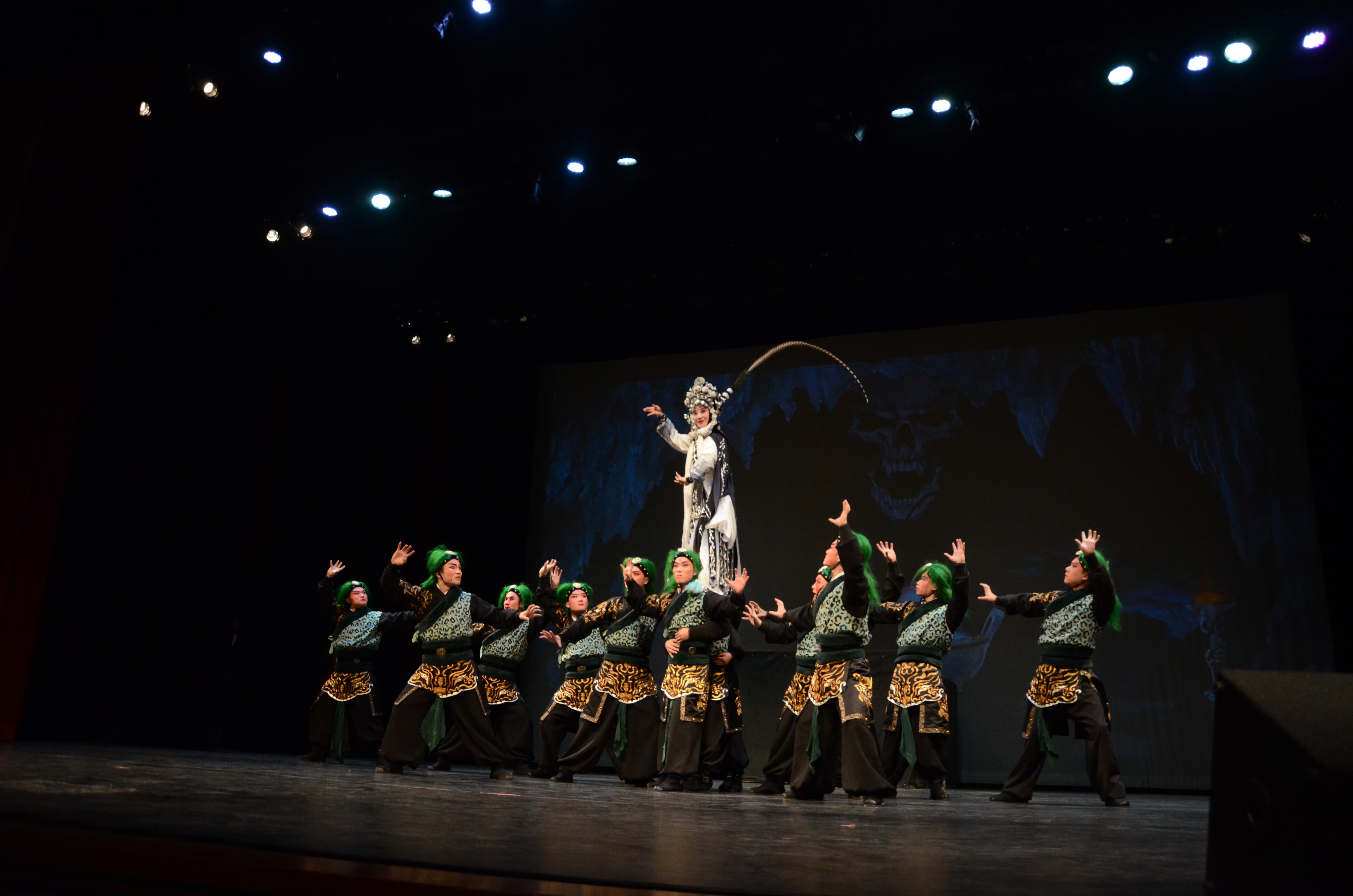 ������2025���ִ��ں���Ϸ�������������ࡶ����׹Ǿ����𺳶�