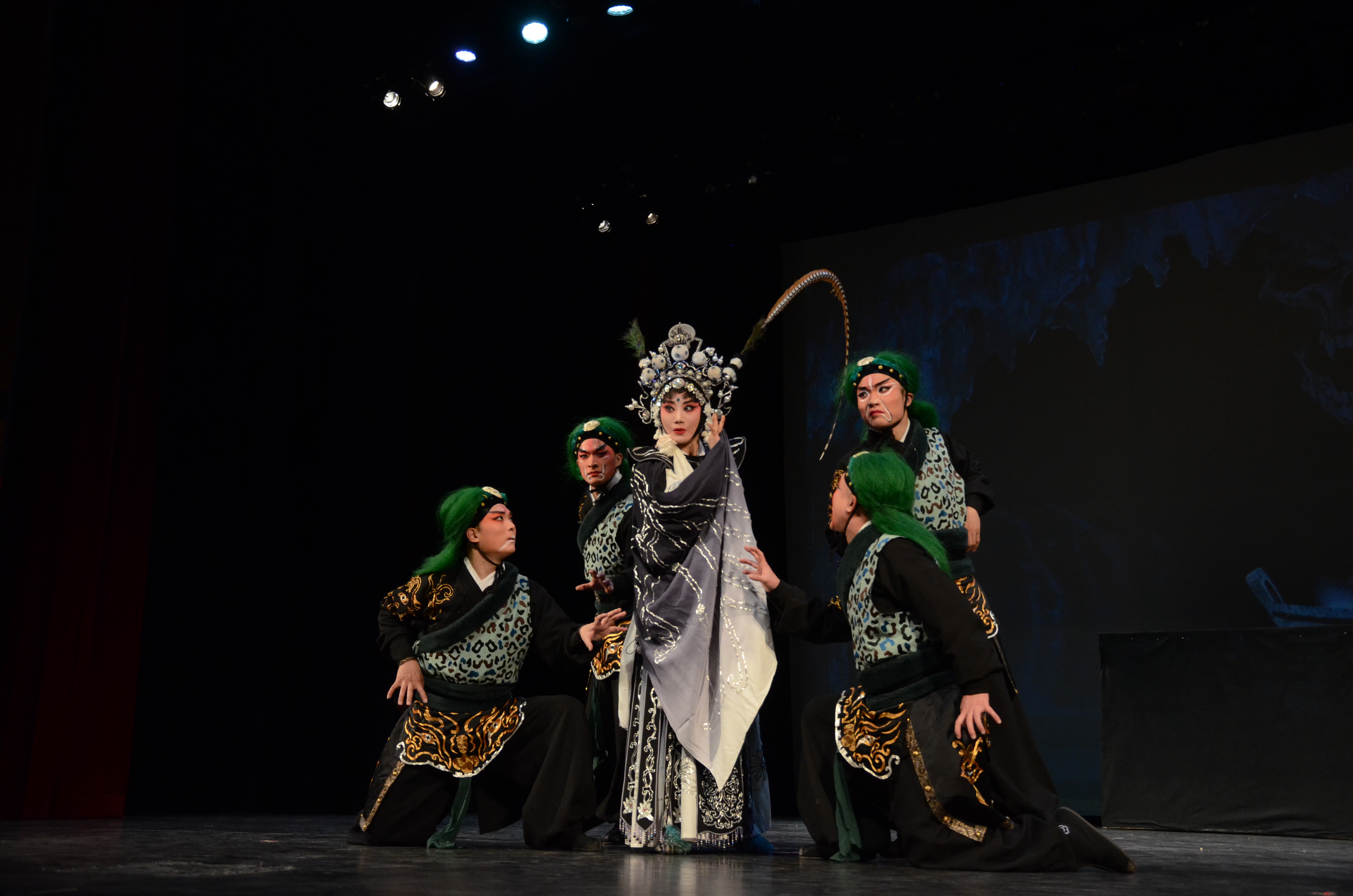 ������2025���ִ��ں���Ϸ�������������ࡶ����׹Ǿ����𺳶�