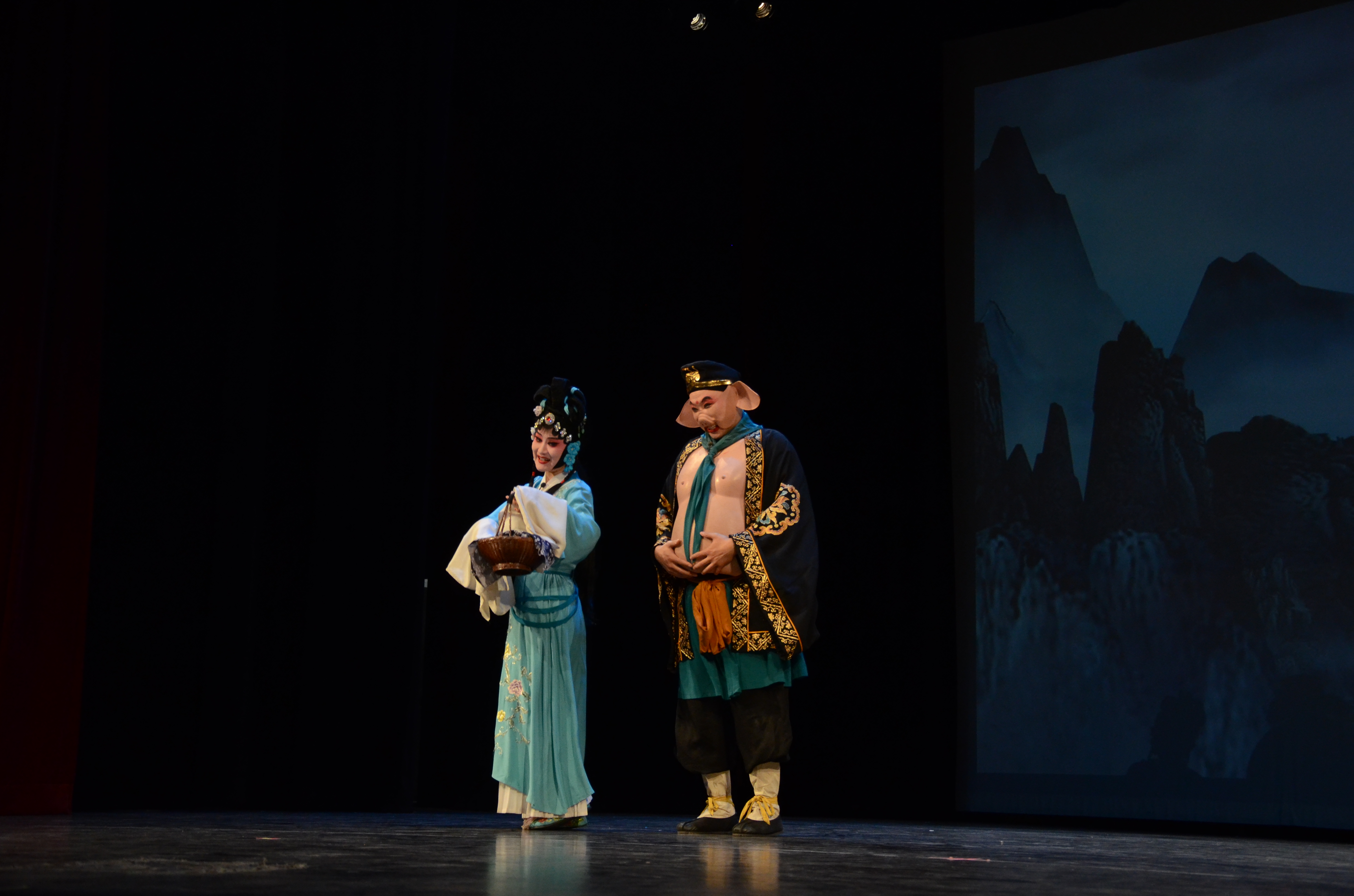 ������2025���ִ��ں���Ϸ�������������ࡶ����׹Ǿ����𺳶�