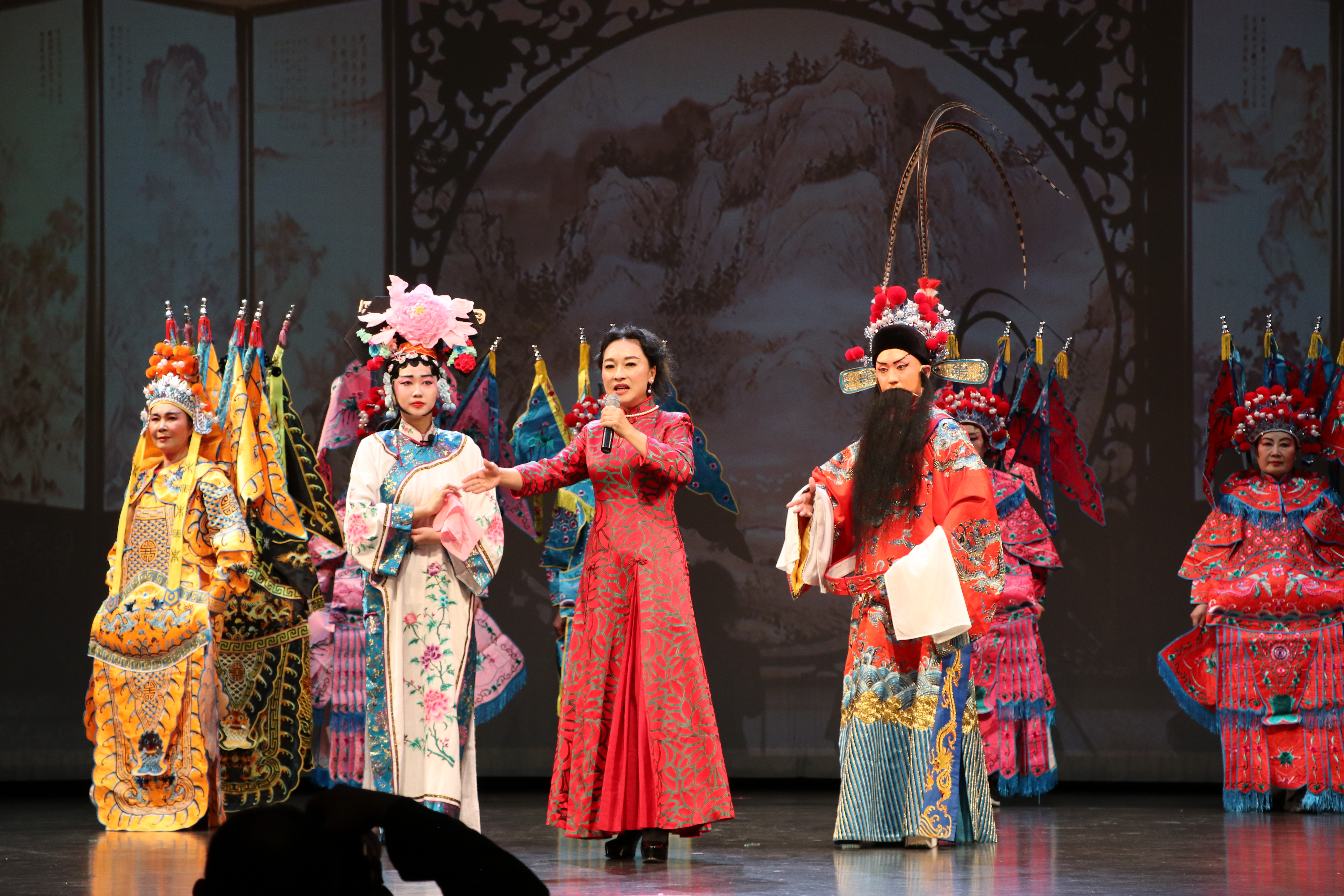 瑞邦冠名2025欢乐春节海外戏曲春晚惊艳亮相《三打白骨精》震撼多