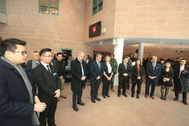 加拿大香港社团联合总会会长陆炳雄跨海捐赠生活用品支