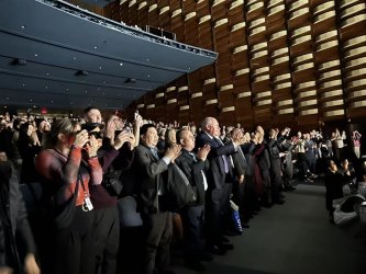 ��ӽ������������,���׶�פ��20��,�м��Ļ�����������