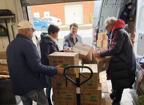 万锦市区域议员何胡景举办万家灯火食物募捐大行动