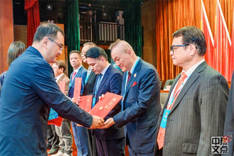 ½���۳�ϯ��ɽ�и��������߽�����Ⱦ���������������ϯ������