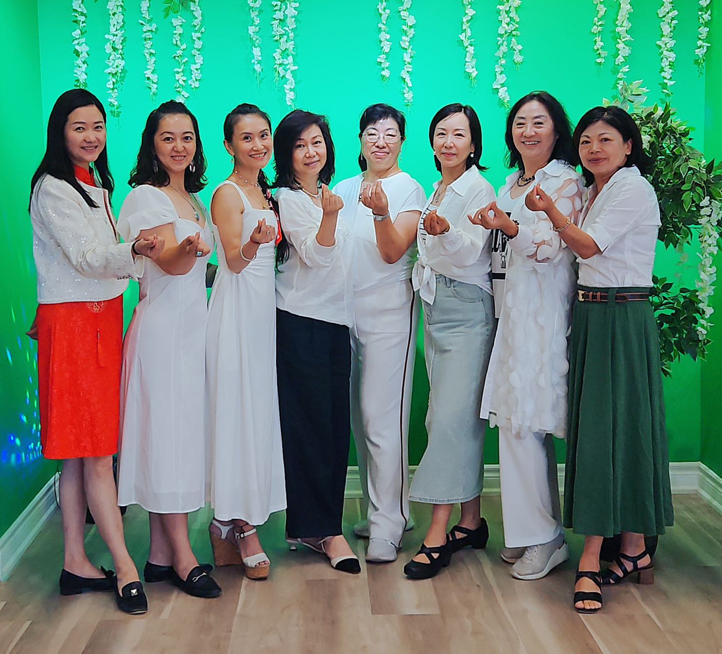 加拿大移民女性成长俱乐部举办中秋节聚会及能量疗愈体验活动