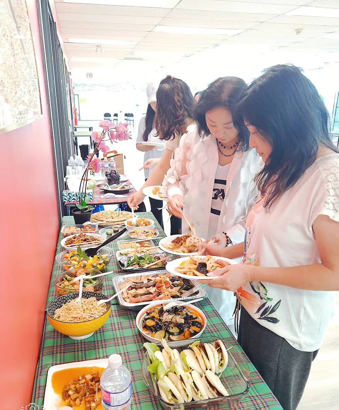 加拿大移民女性成长俱乐部举办中秋节聚会及能量疗愈体验活动