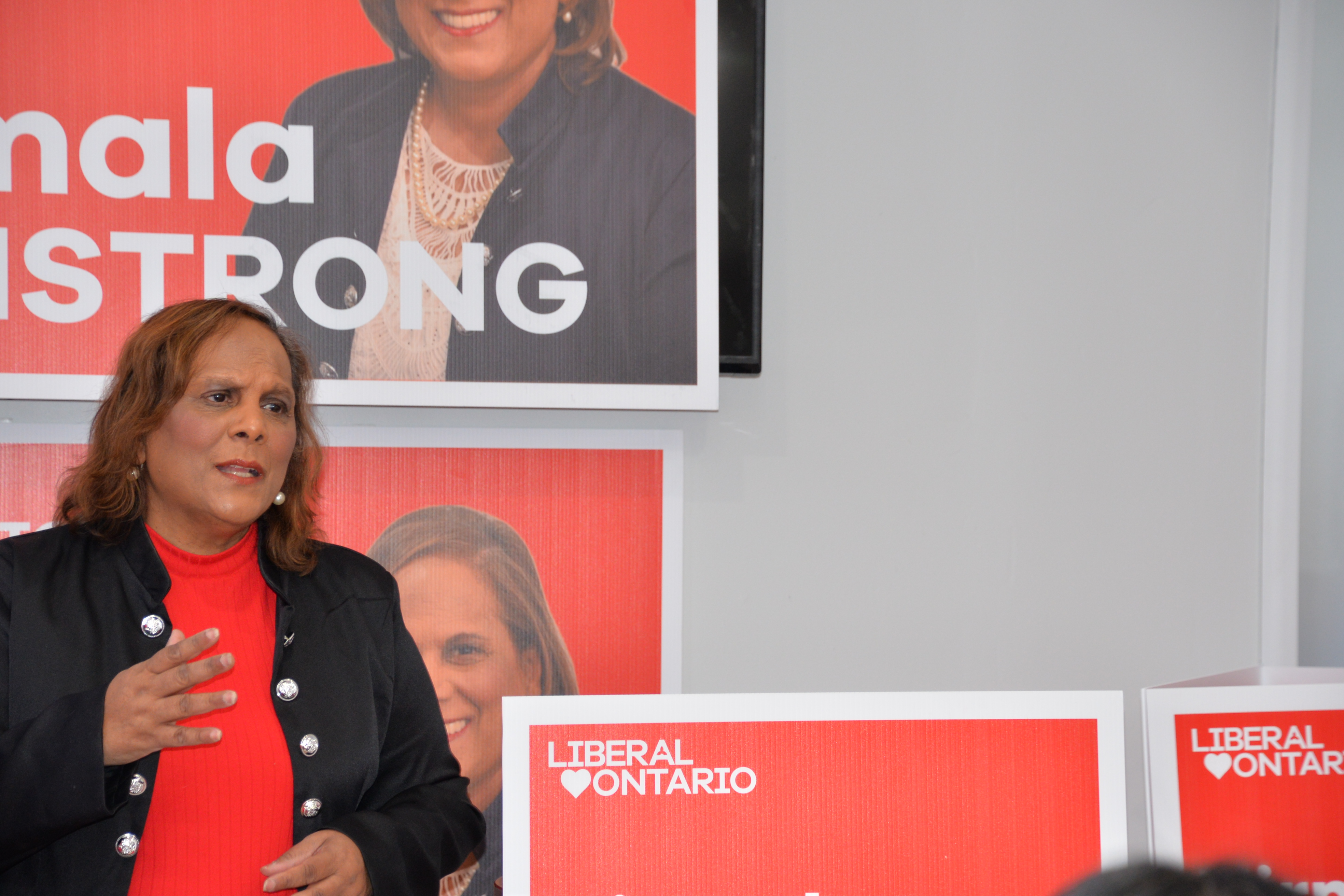 Nirmala  Armstrong  Ϊս