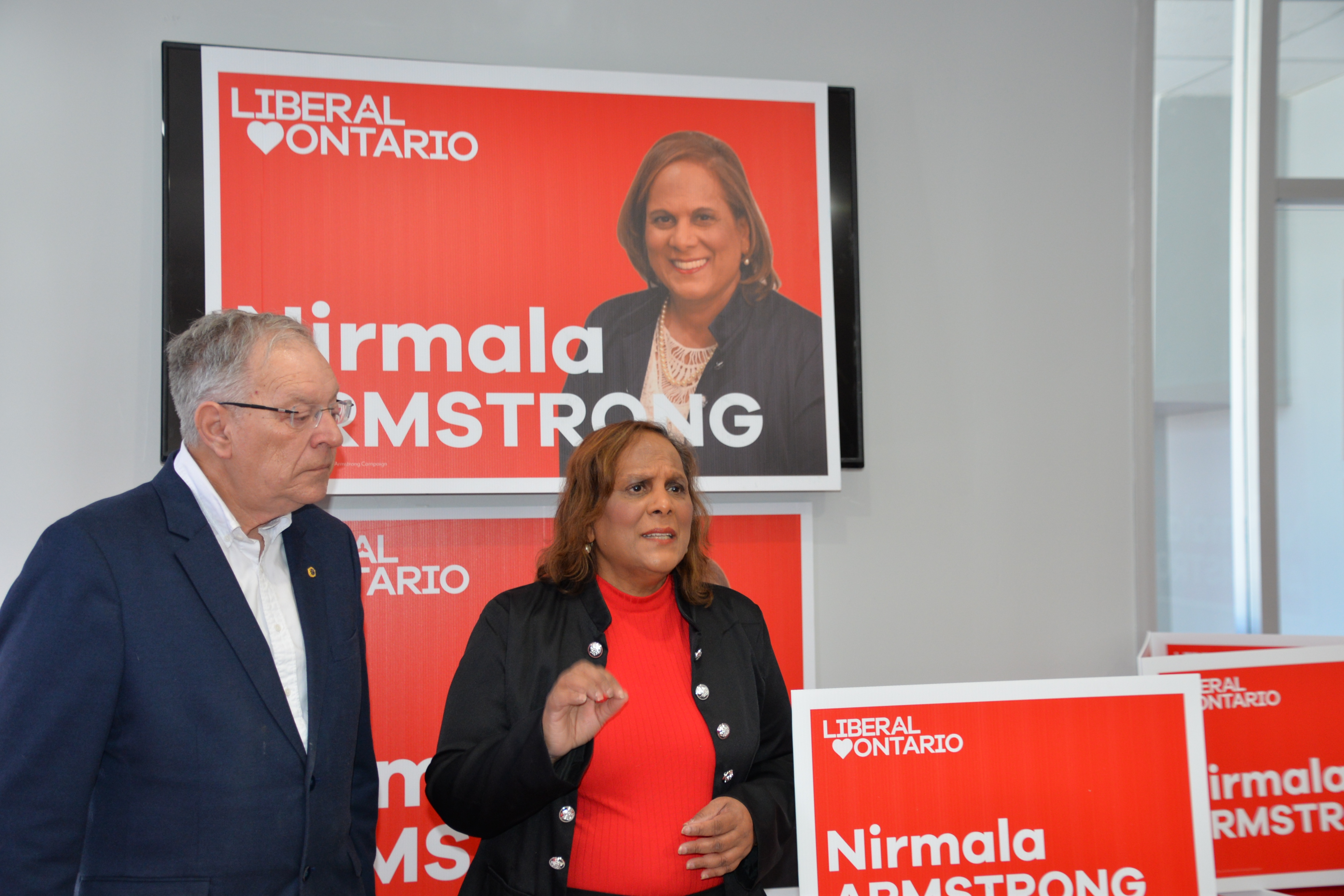 Nirmala  Armstrong  Ϊս