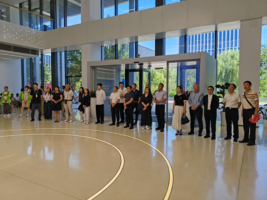 加拿大浙江总商会与加中校友商盟国际科技考察团访问浙江大学—系