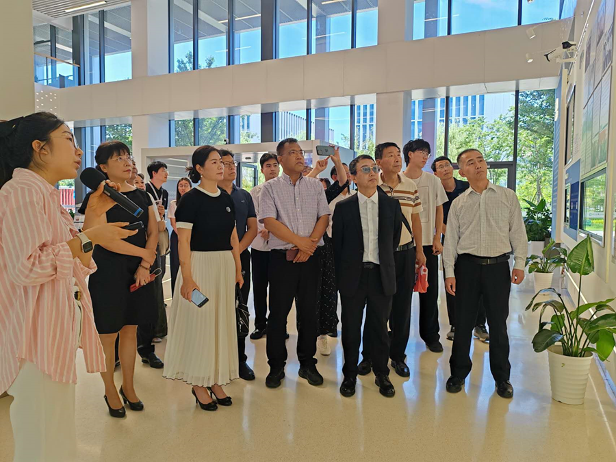 加拿大浙江总商会与加中校友商盟国际科技考察团访问浙江大学—系