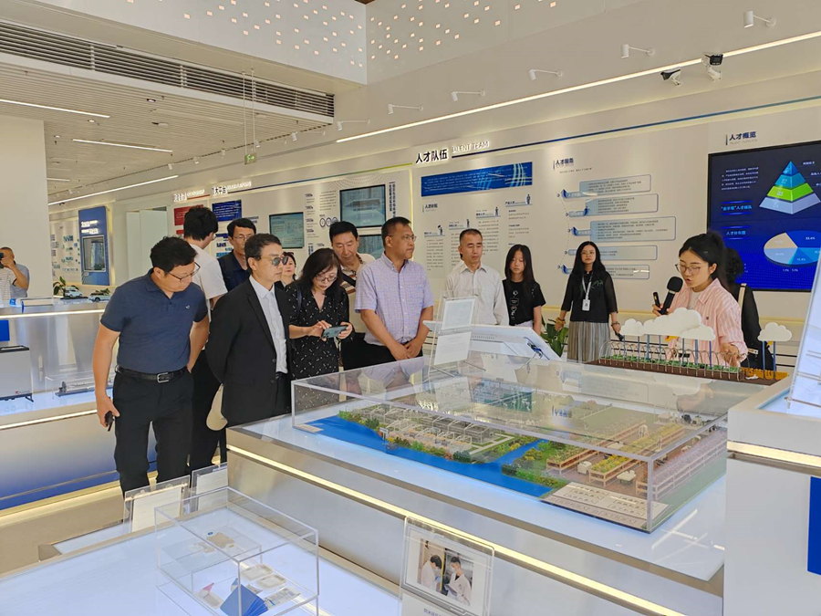 加拿大浙江总商会与加中校友商盟国际科技考察团访问浙江大学—系