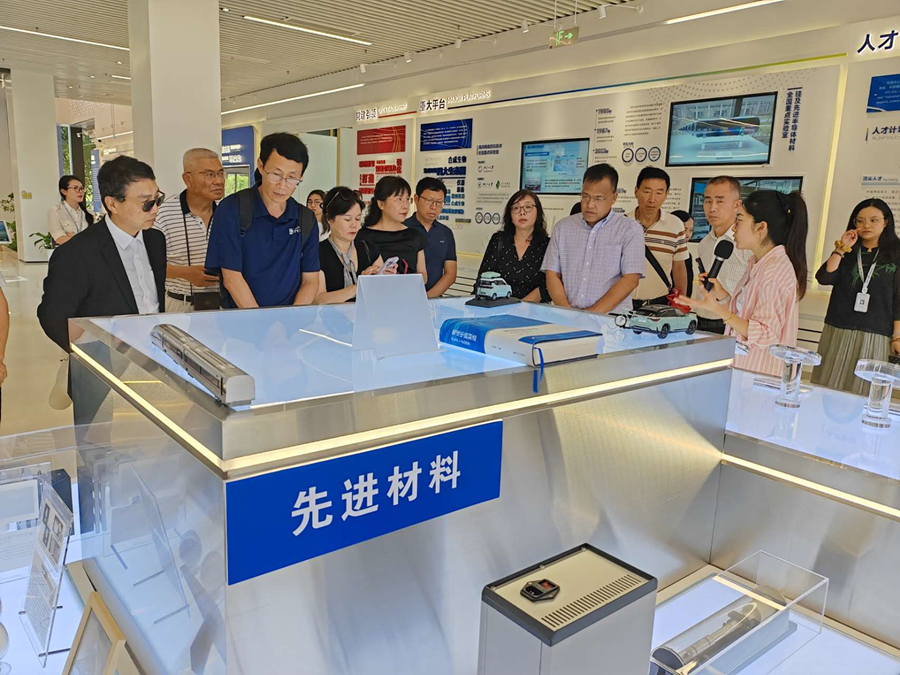 加拿大浙江总商会与加中校友商盟国际科技考察团访问浙江大学—系