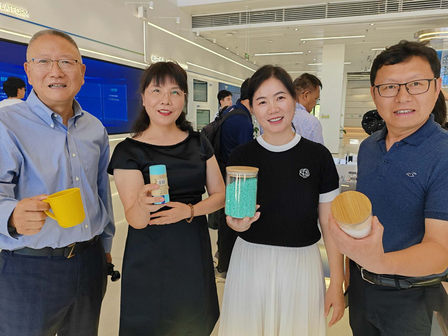 加拿大浙江总商会与加中校友商盟国际科技考察团访问浙江大学—系