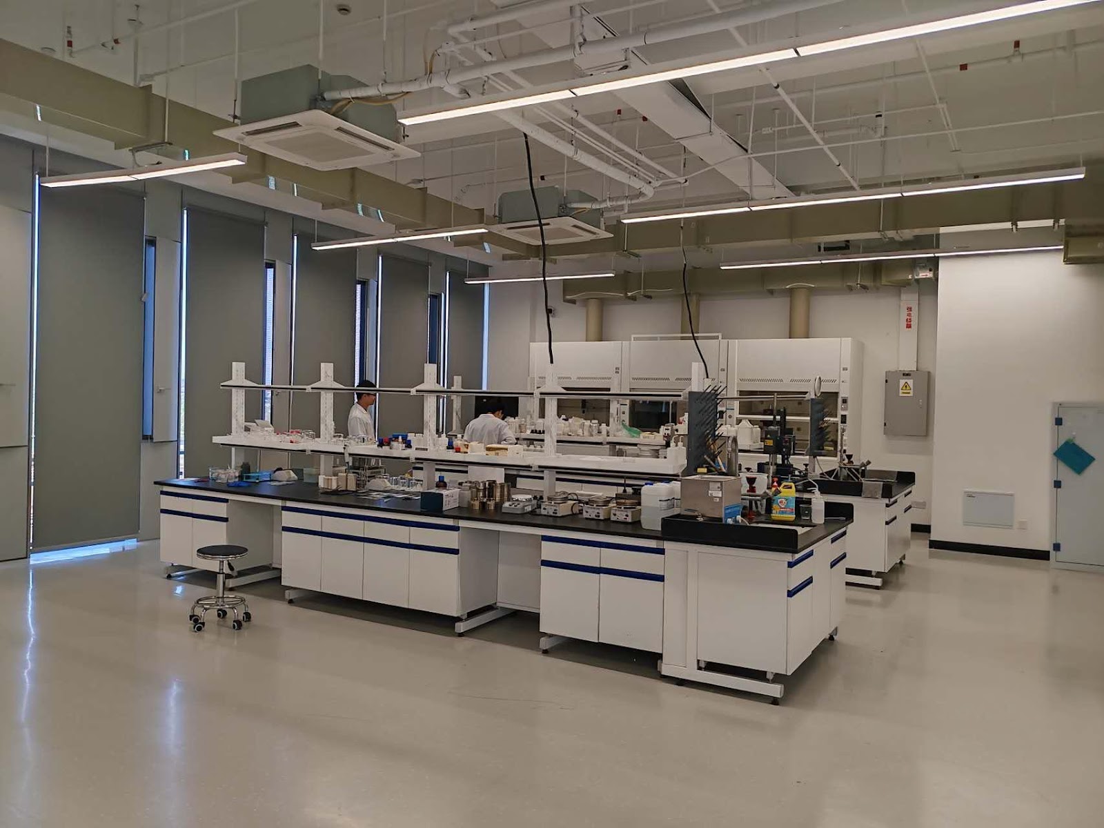 加拿大浙江总商会与加中校友商盟国际科技考察团访问浙江大学—系