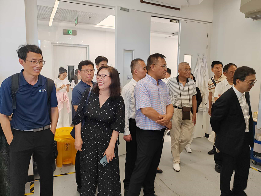 加拿大浙江总商会与加中校友商盟国际科技考察团访问浙江大学—系