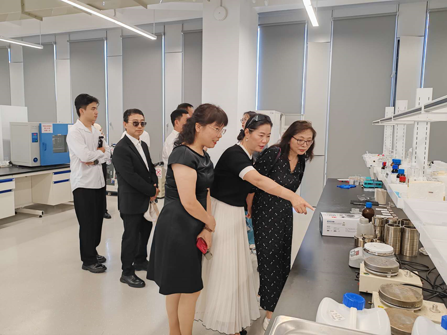 加拿大浙江总商会与加中校友商盟国际科技考察团访问浙江大学—系