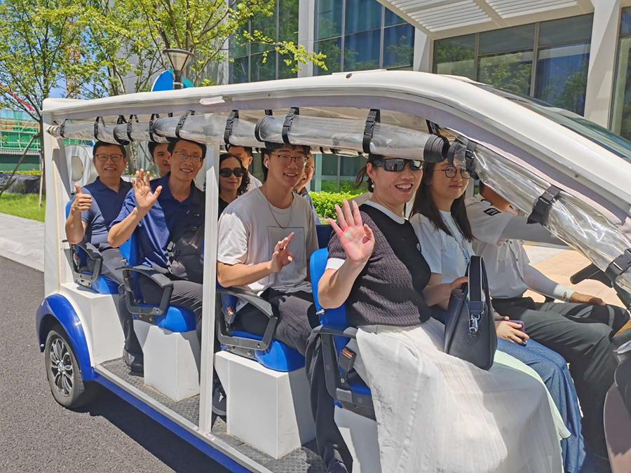 加拿大浙江总商会与加中校友商盟国际科技考察团访问浙江大学—系