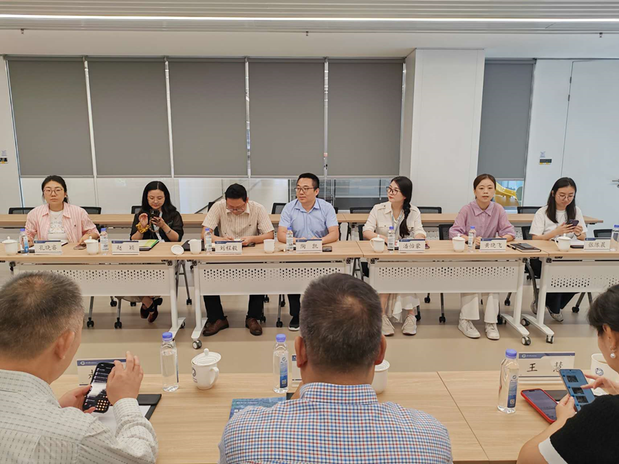 加拿大浙江总商会与加中校友商盟国际科技考察团访问浙江大学—系