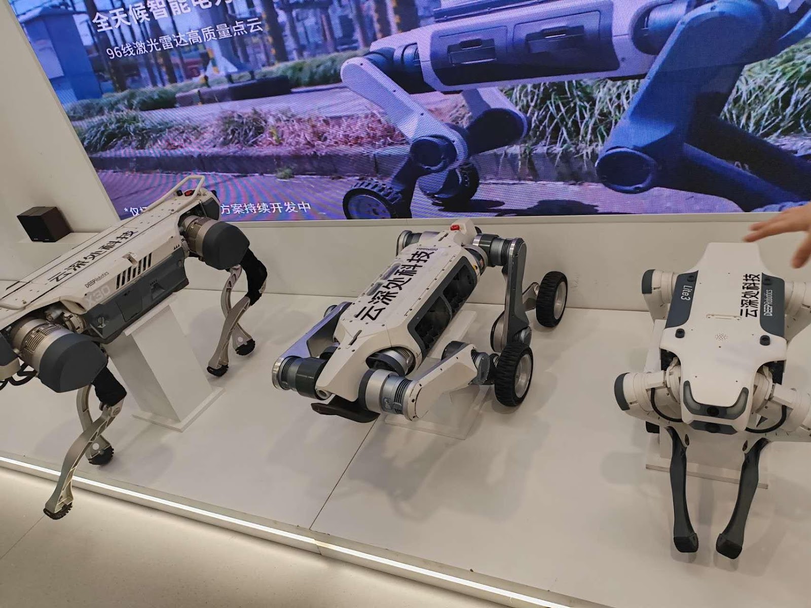 加拿大浙江总商会与加中校友商盟国际科技考察团访问浙江大学—系