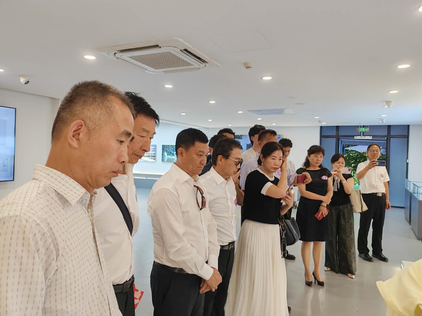 加拿大浙江总商会与加中校友商盟国际科技考察团访问浙江大学—系