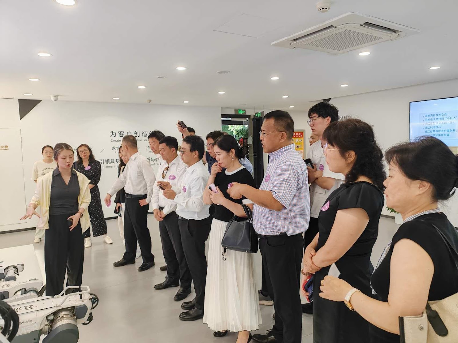 加拿大浙江总商会与加中校友商盟国际科技考察团访问浙江大学—系