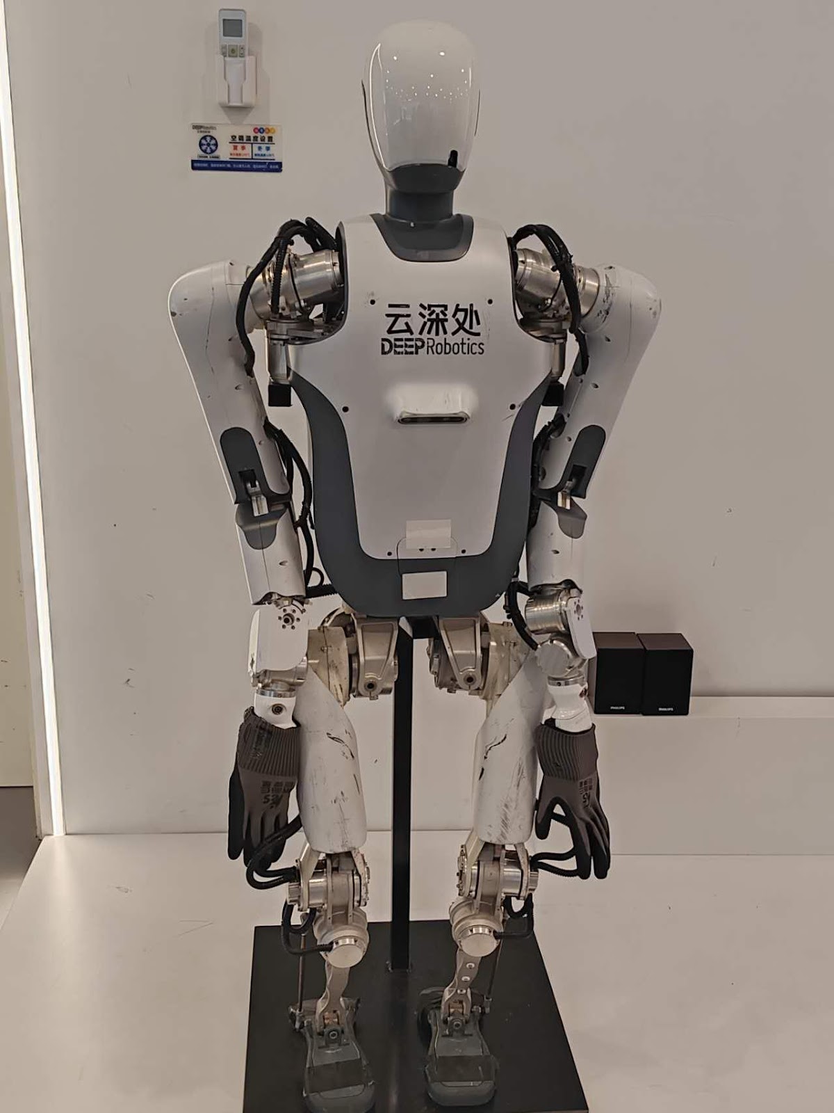 加拿大浙江总商会与加中校友商盟国际科技考察团访问浙江大学—系