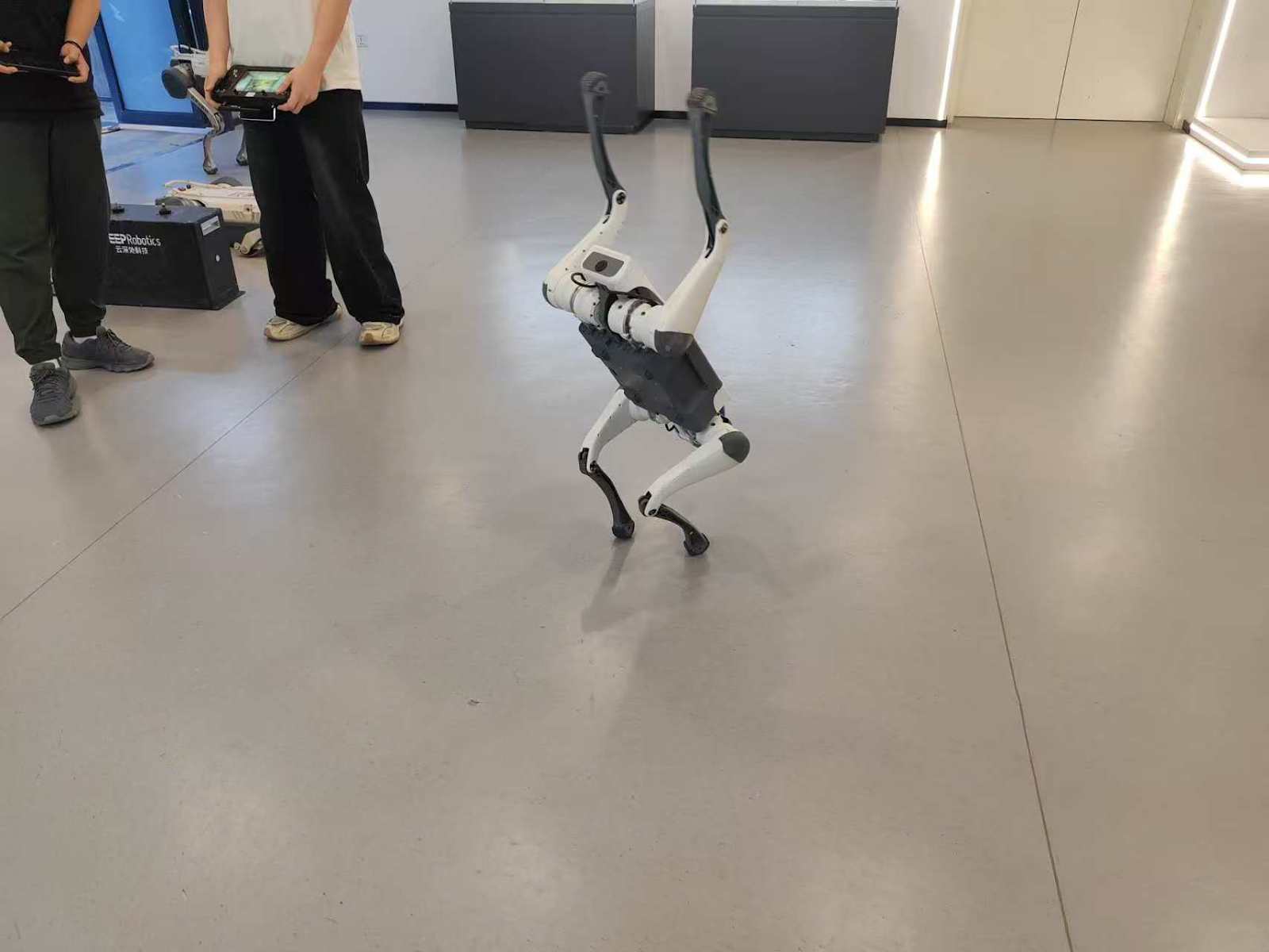 加拿大浙江总商会与加中校友商盟国际科技考察团访问浙江大学—系