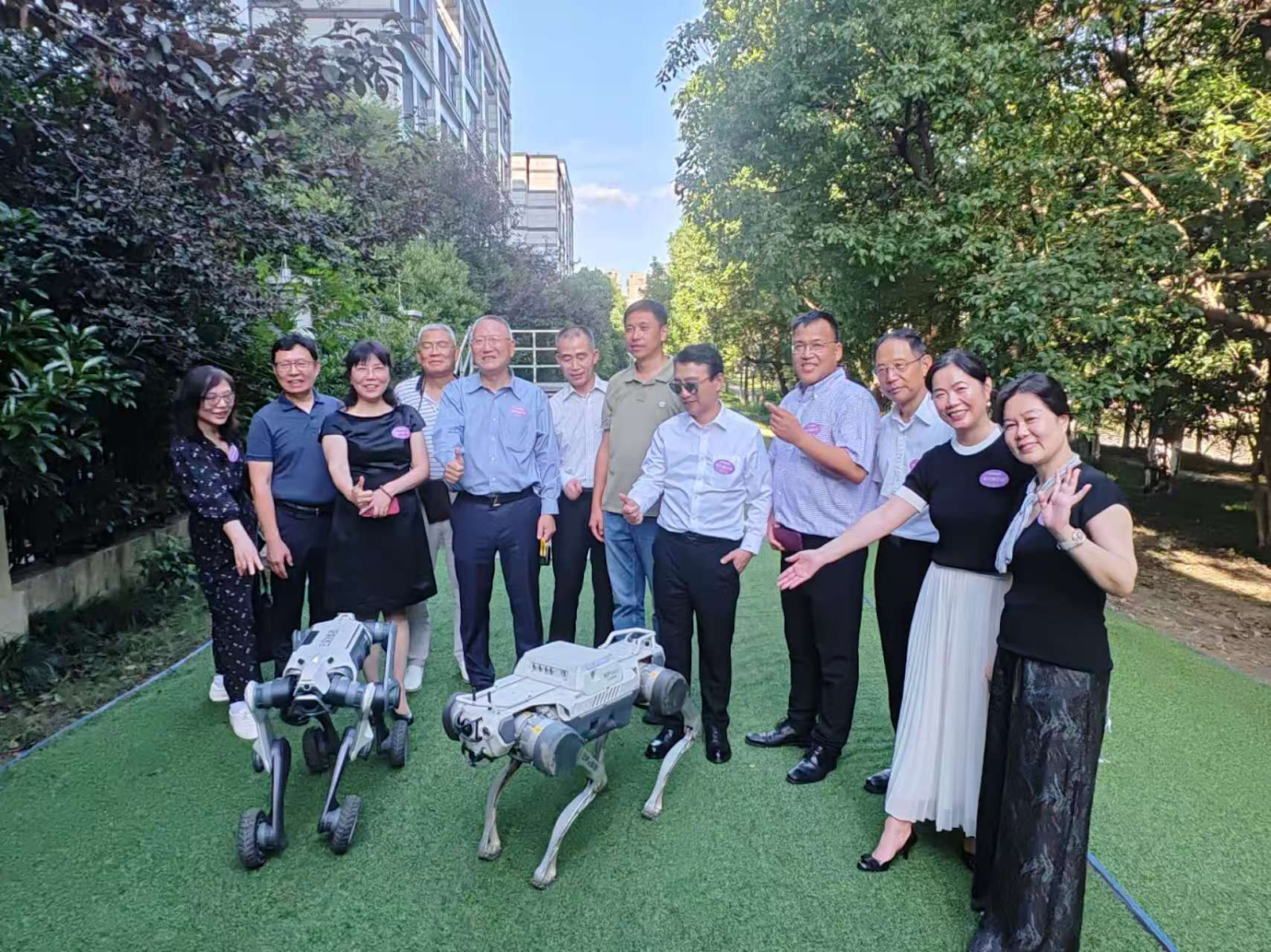 加拿大浙江总商会与加中校友商盟国际科技考察团访问浙江大学—系