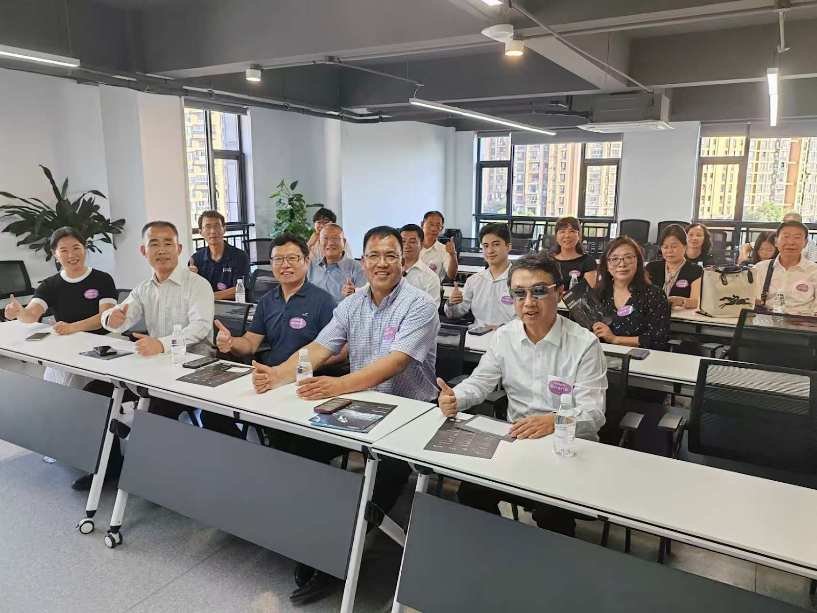 加拿大浙江总商会与加中校友商盟国际科技考察团访问浙江大学—系