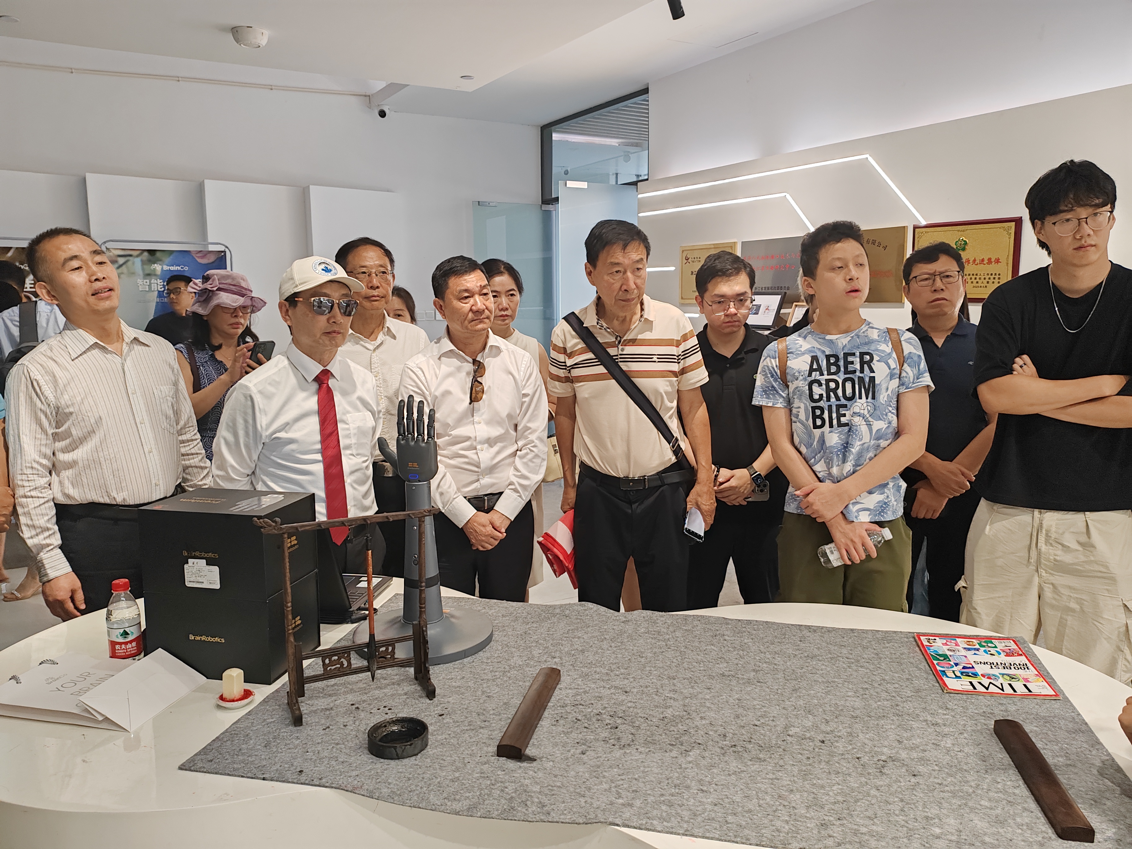 加拿大浙江总商会与加中校友商盟国际科技考察团到访中国人工智能