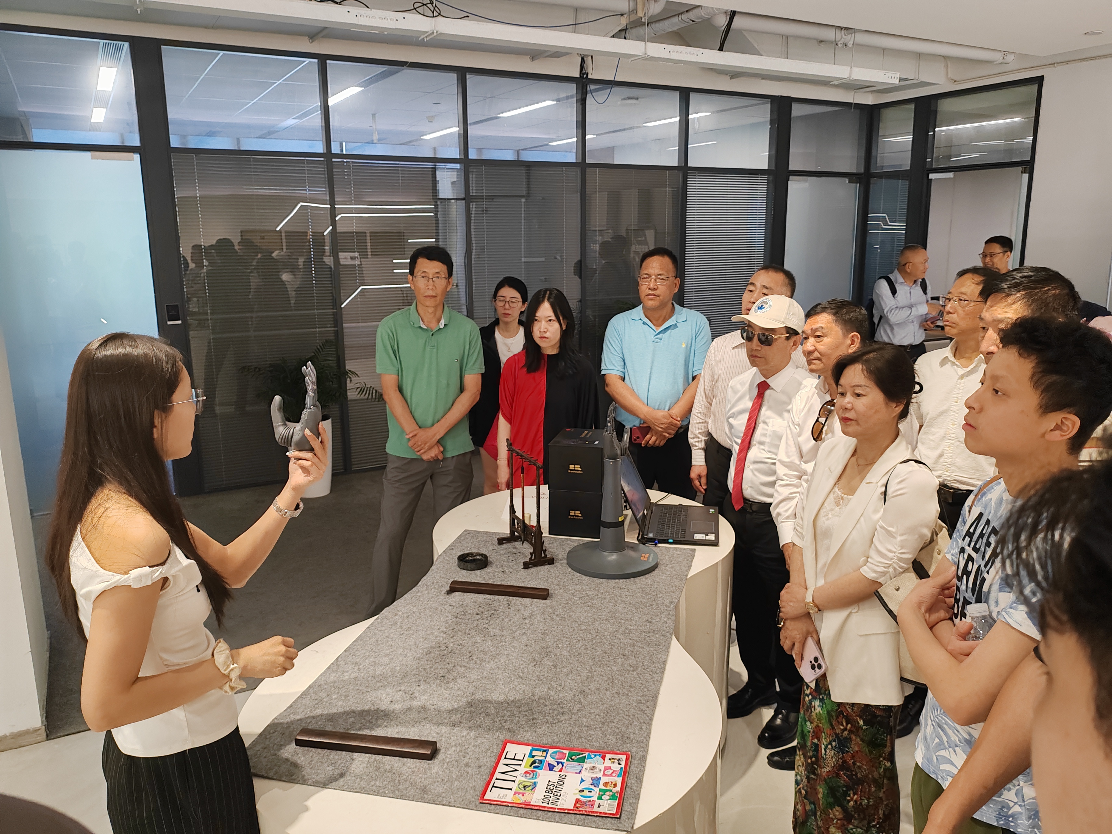 加拿大浙江总商会与加中校友商盟国际科技考察团到访中国人工智能