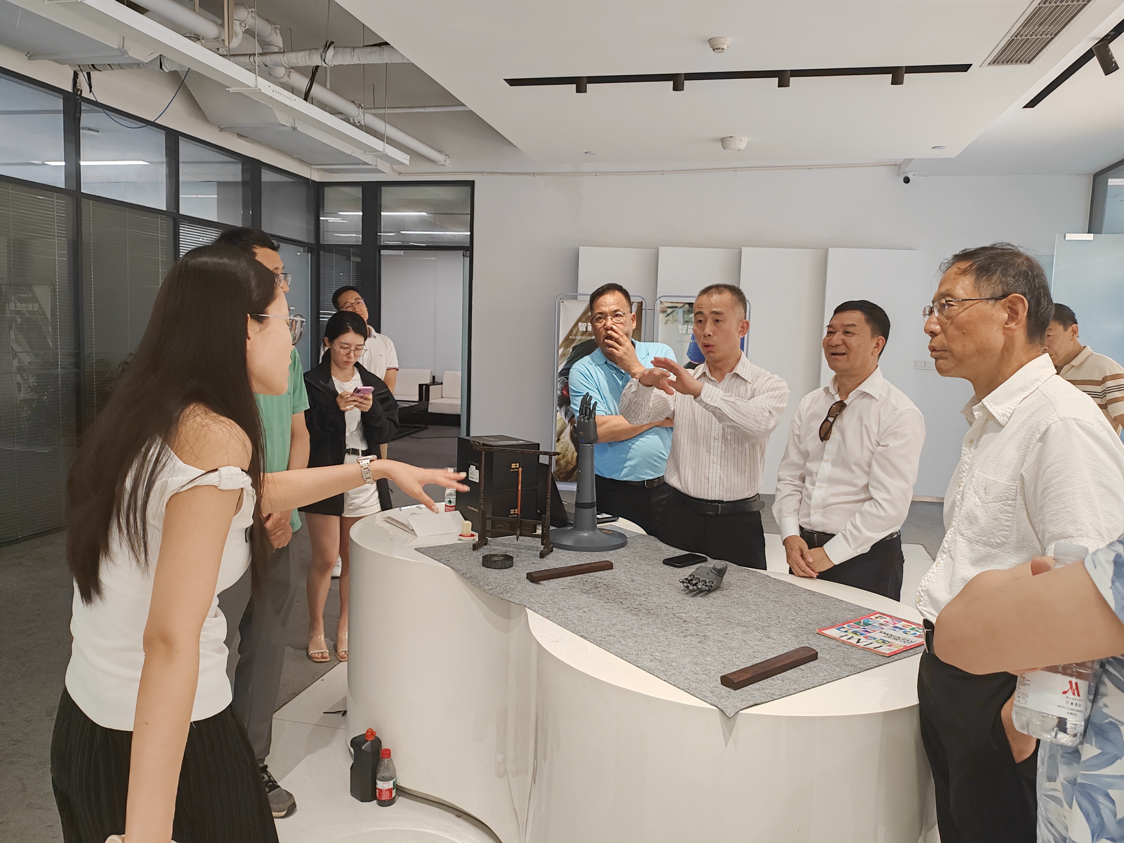 加拿大浙江总商会与加中校友商盟国际科技考察团到访中国人工智能