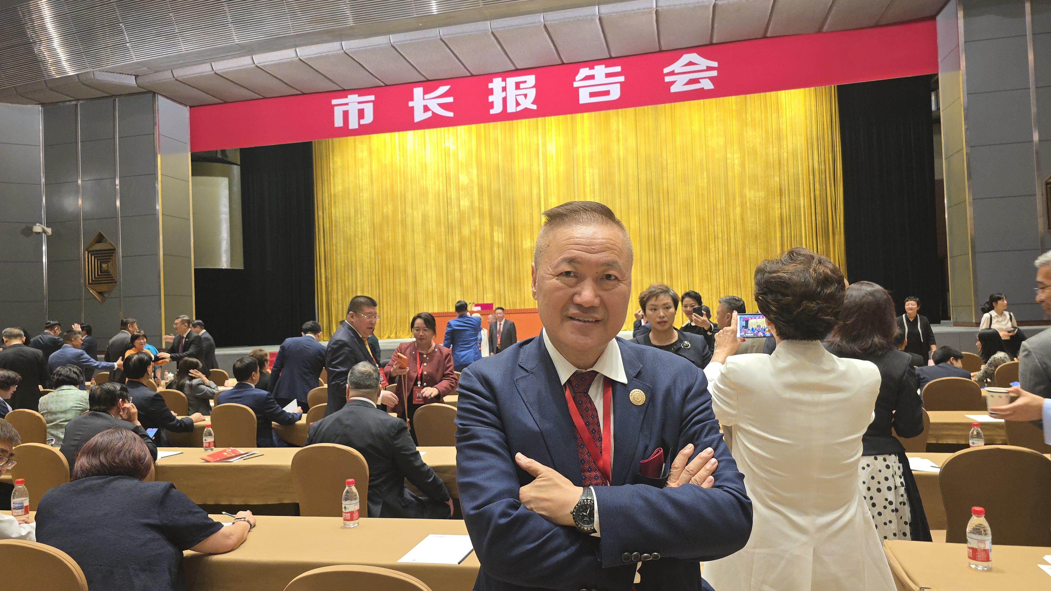 加中海外交流协会会长陆炳雄廿五载赤子情,同庆中国七十六载华诞