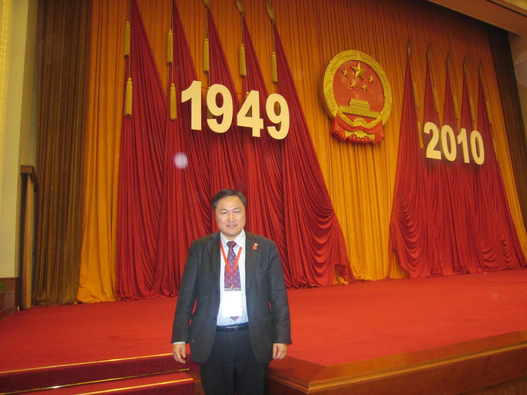 加中海外交流协会会长陆炳雄廿五载赤子情,同庆中国七十六载华诞