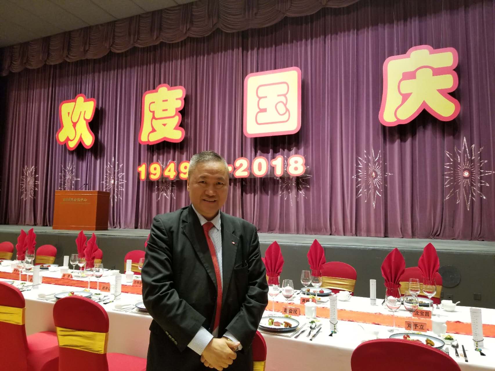 加中海外交流协会会长陆炳雄廿五载赤子情,同庆中国七十六载华诞