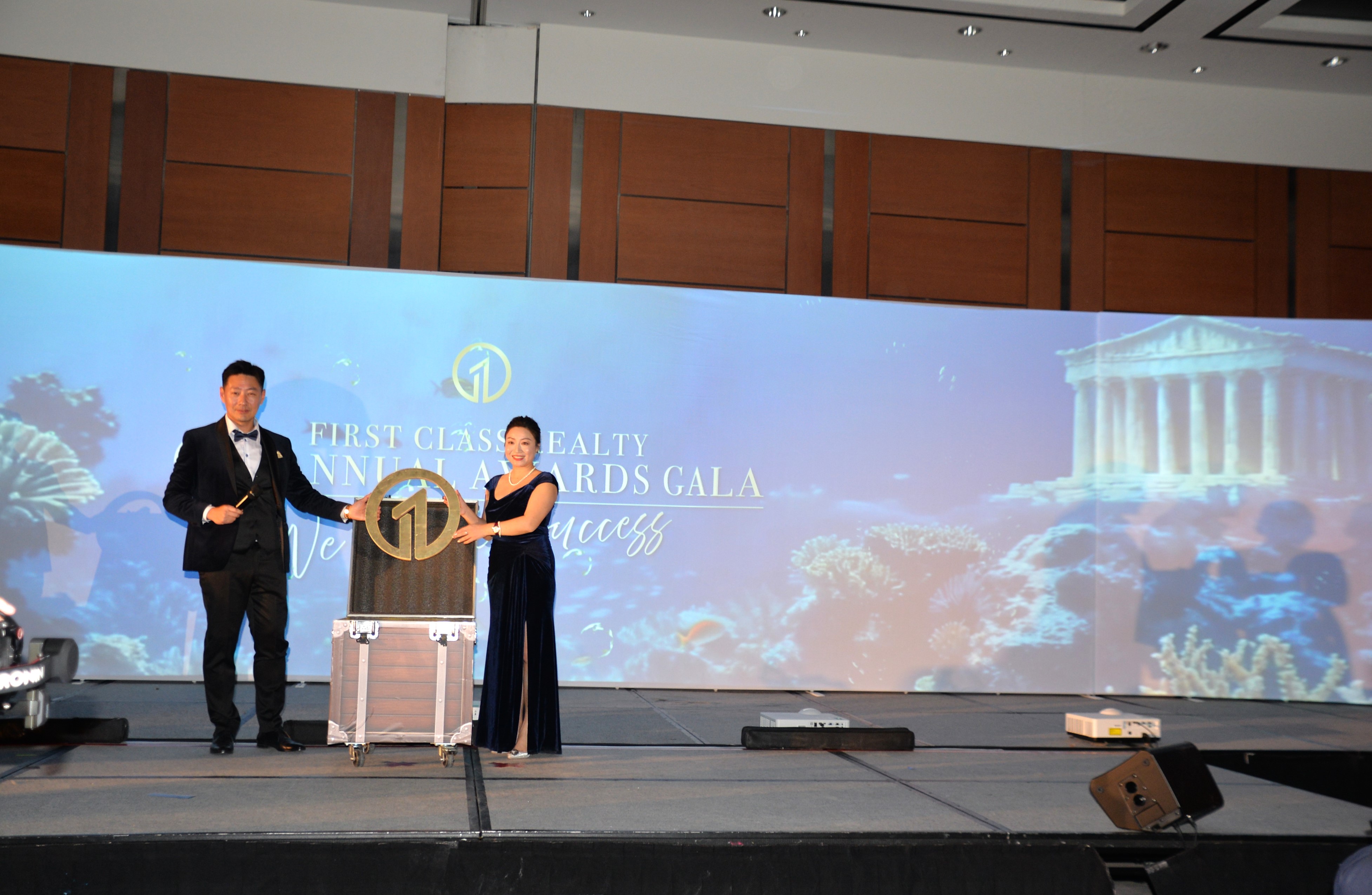 ���ɰٴ� ȺӢ���ס�����o���ŵ������������߰佱����¡�ؾ�