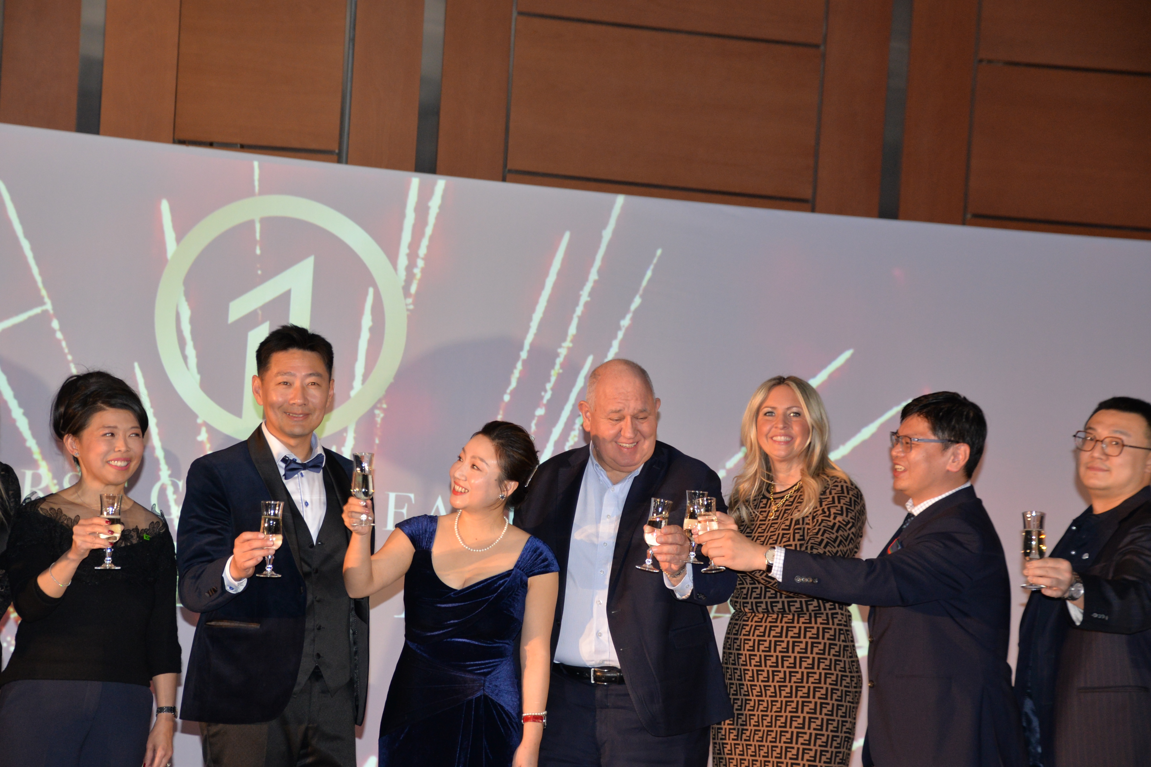 ���ɰٴ� ȺӢ���ס�����o���ŵ������������߰佱����¡�ؾ�