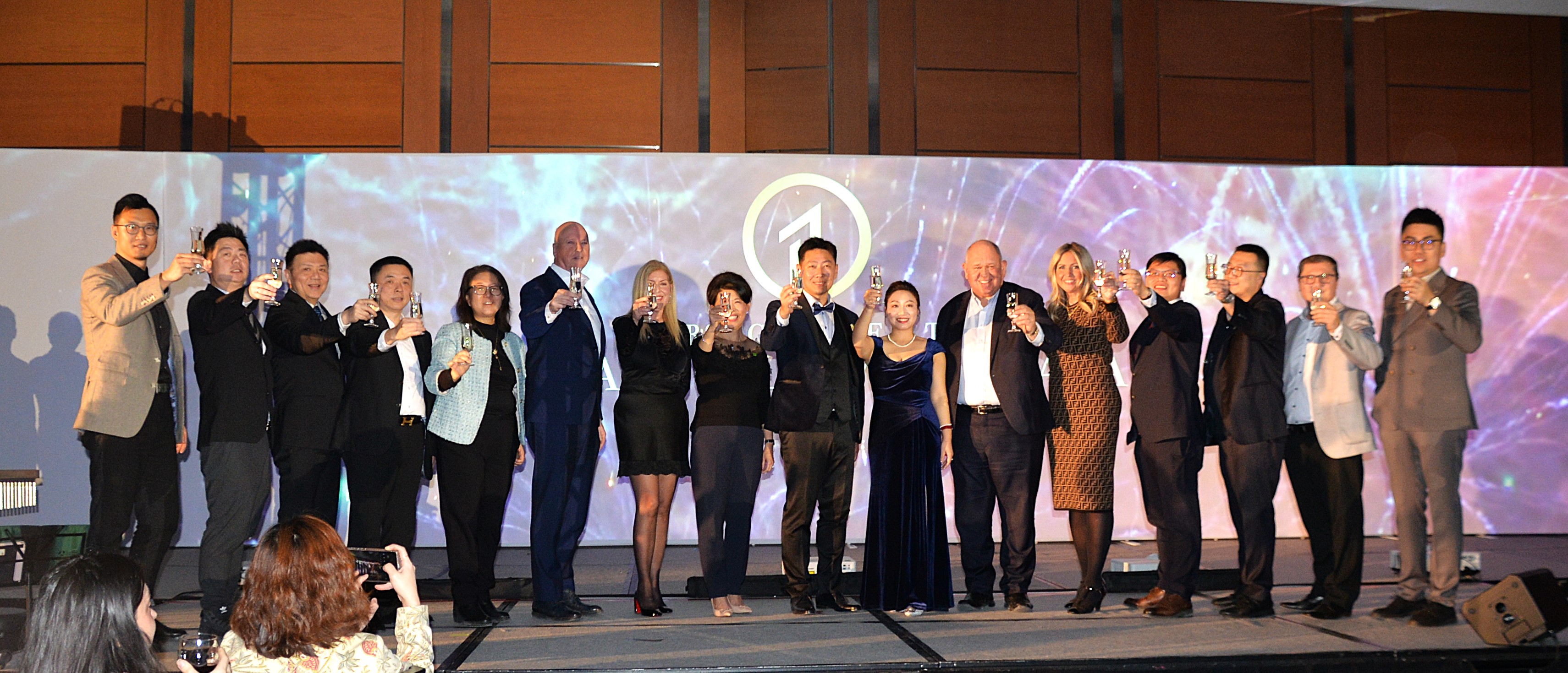 ���ɰٴ� ȺӢ���ס�����o���ŵ������������߰佱����¡�ؾ�