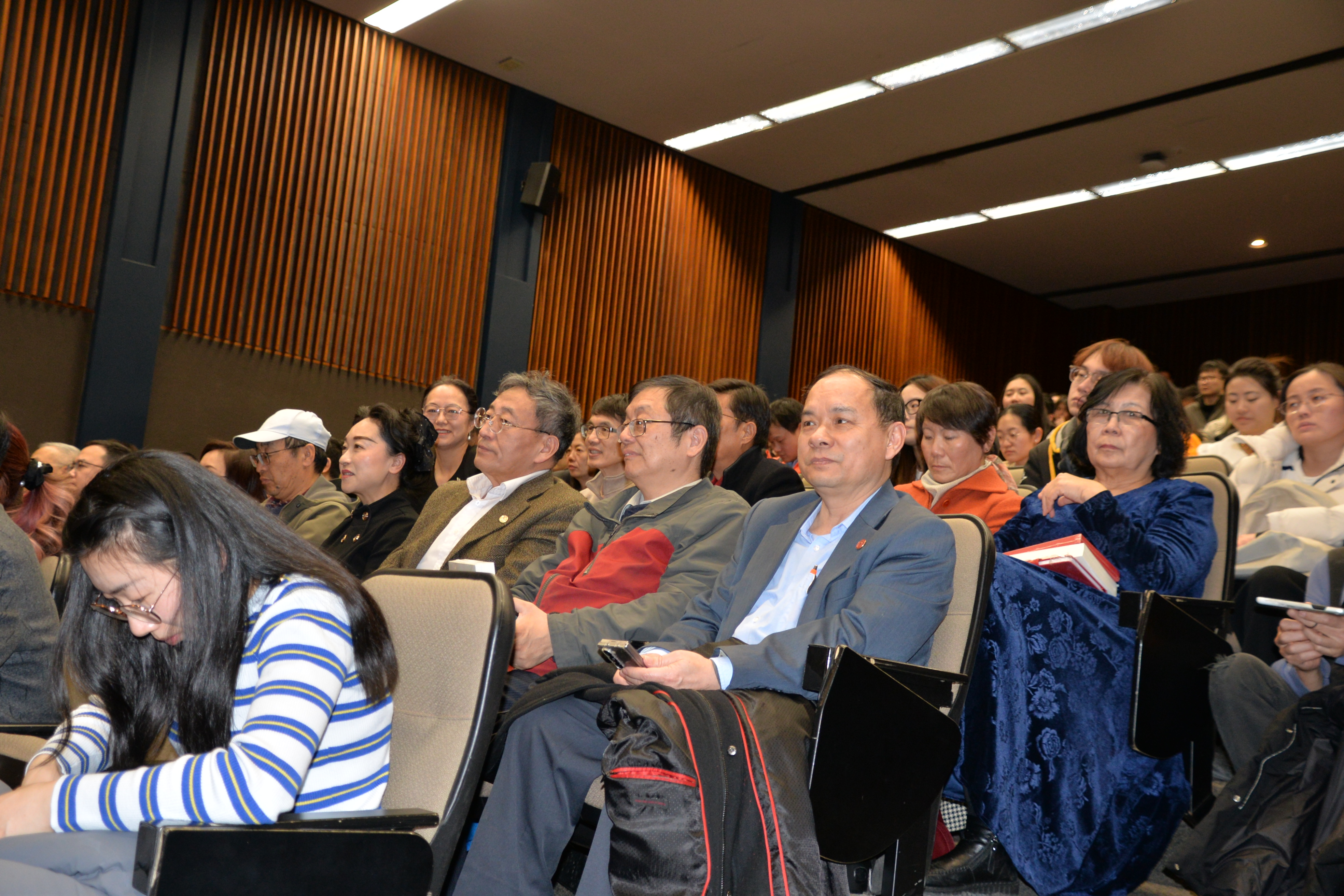 �й�פ���׶�����ݾٰ조������������ ���������й�����������