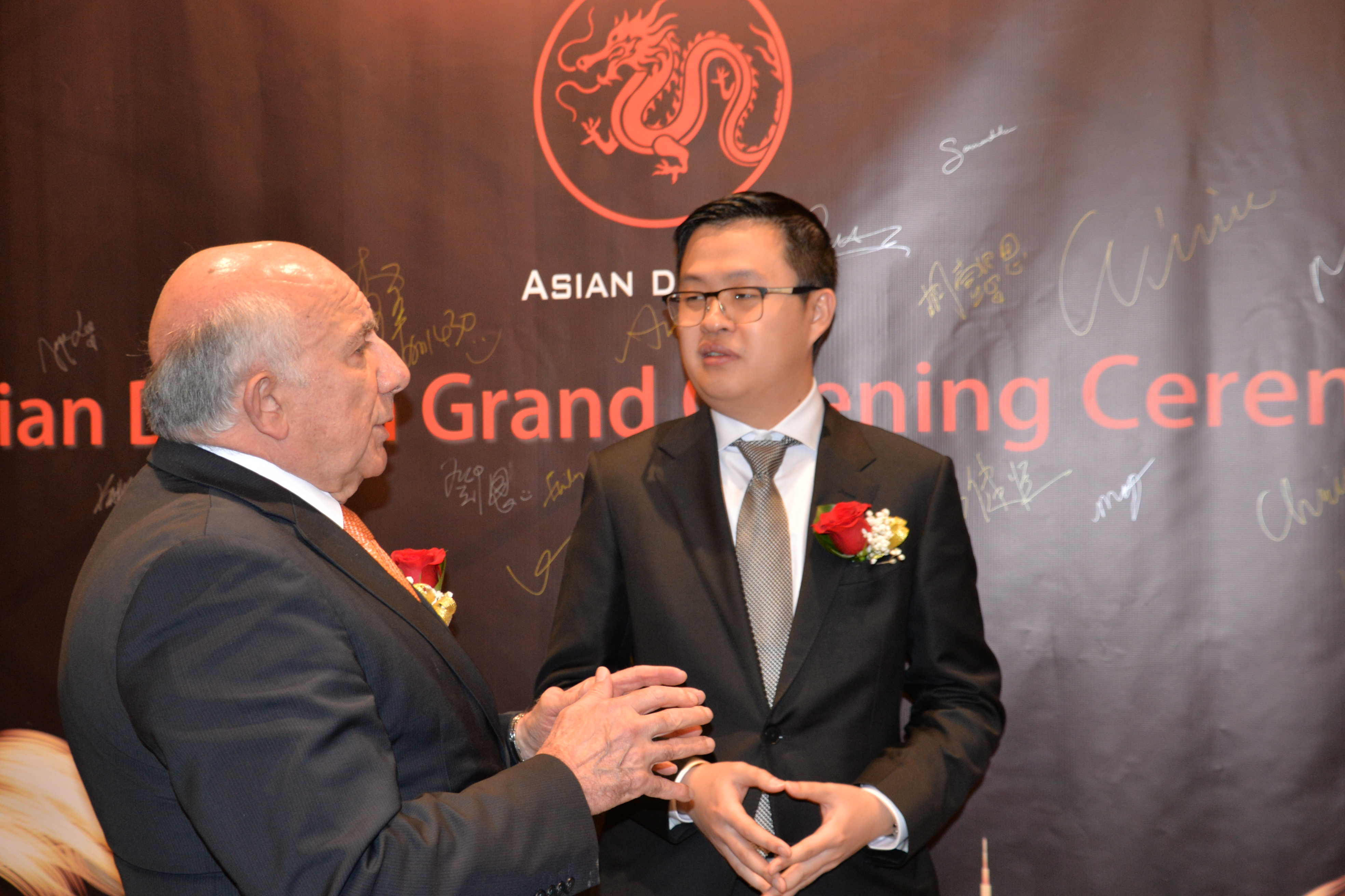 Asian Dragon Buffet��֮��ʢ��ҵ����λ��������ºع���ʢ��