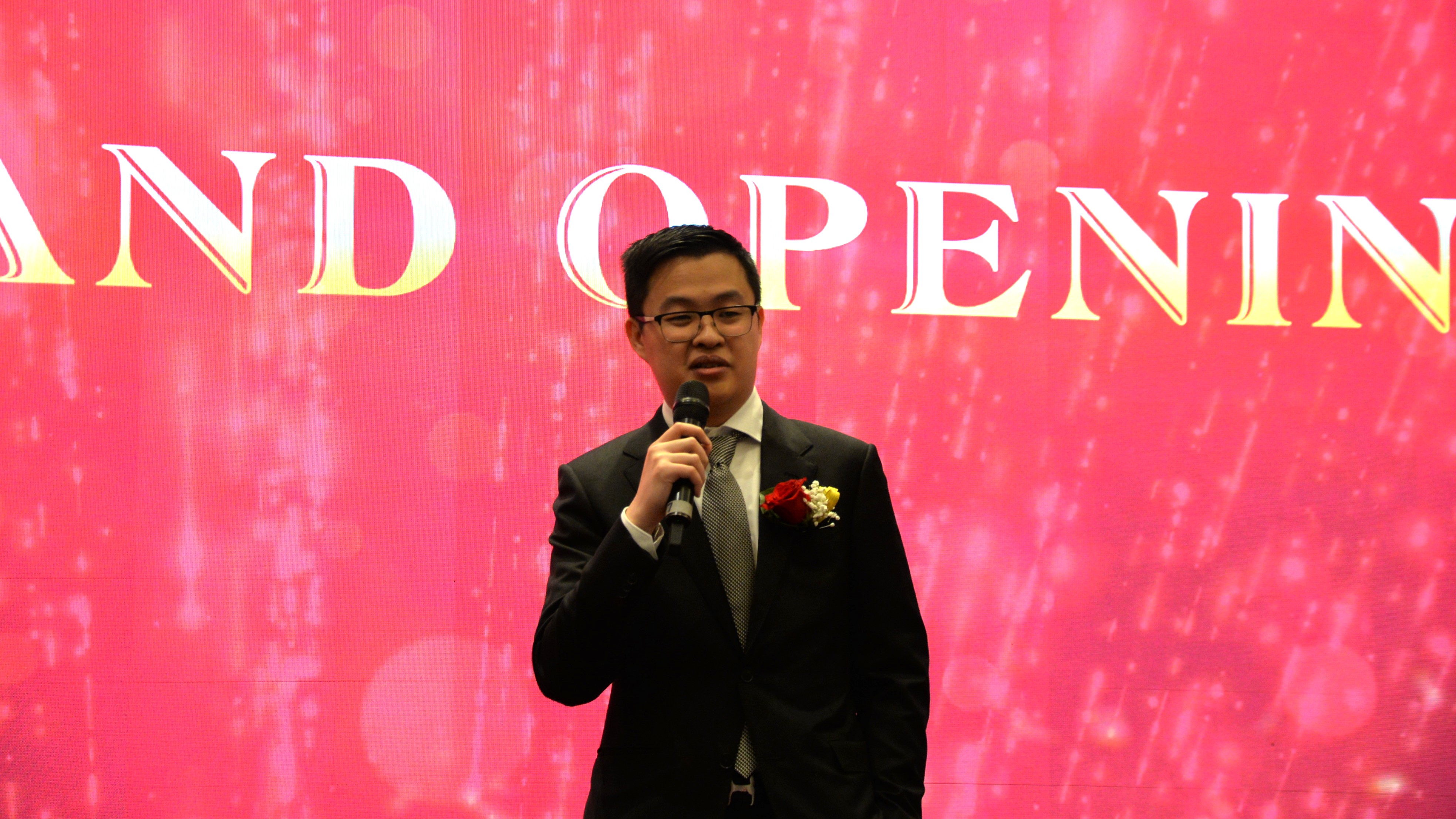 Asian Dragon Buffet��֮��ʢ��ҵ����λ��������ºع���ʢ��