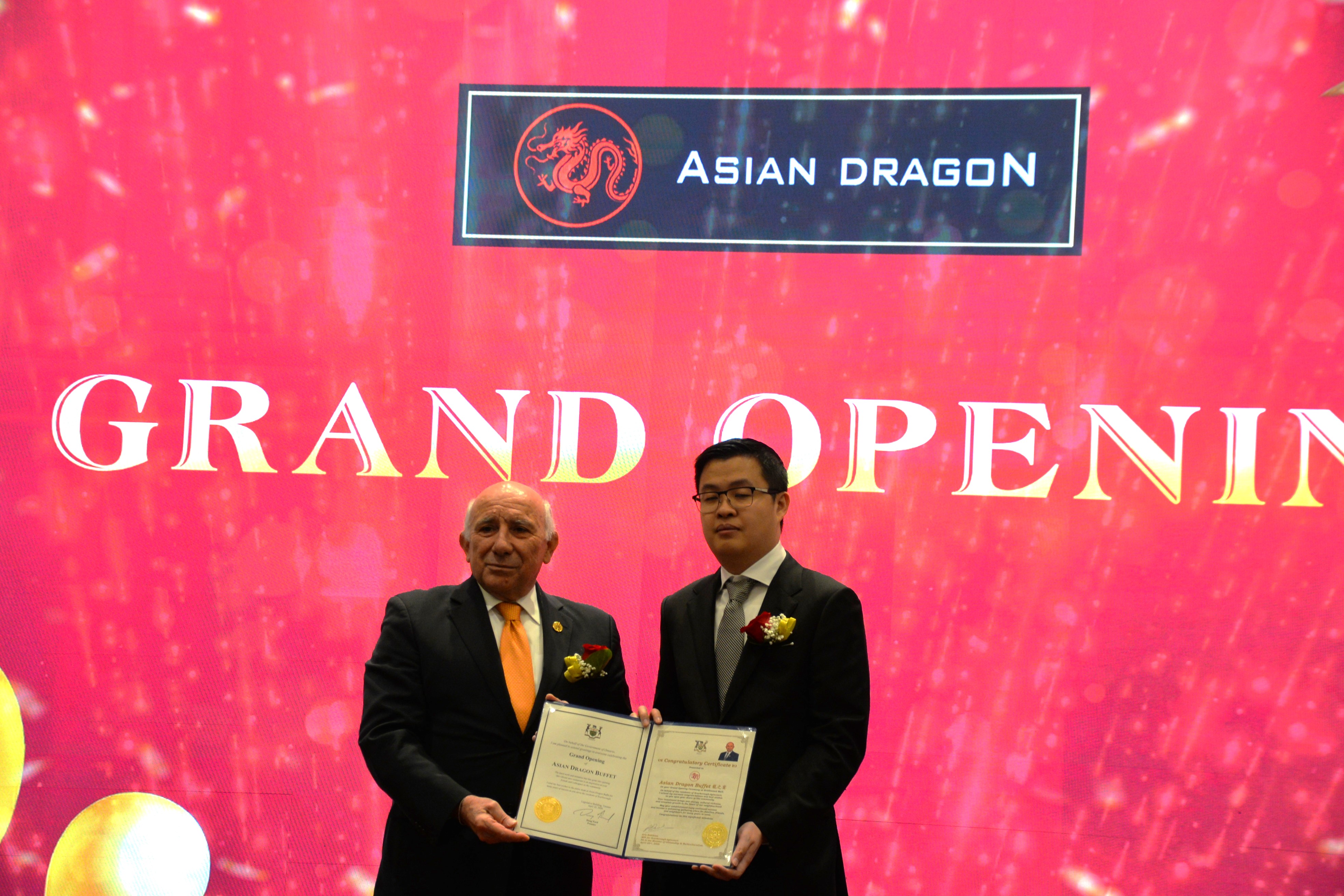 Asian Dragon Buffet��֮��ʢ��ҵ����λ��������ºع���ʢ��