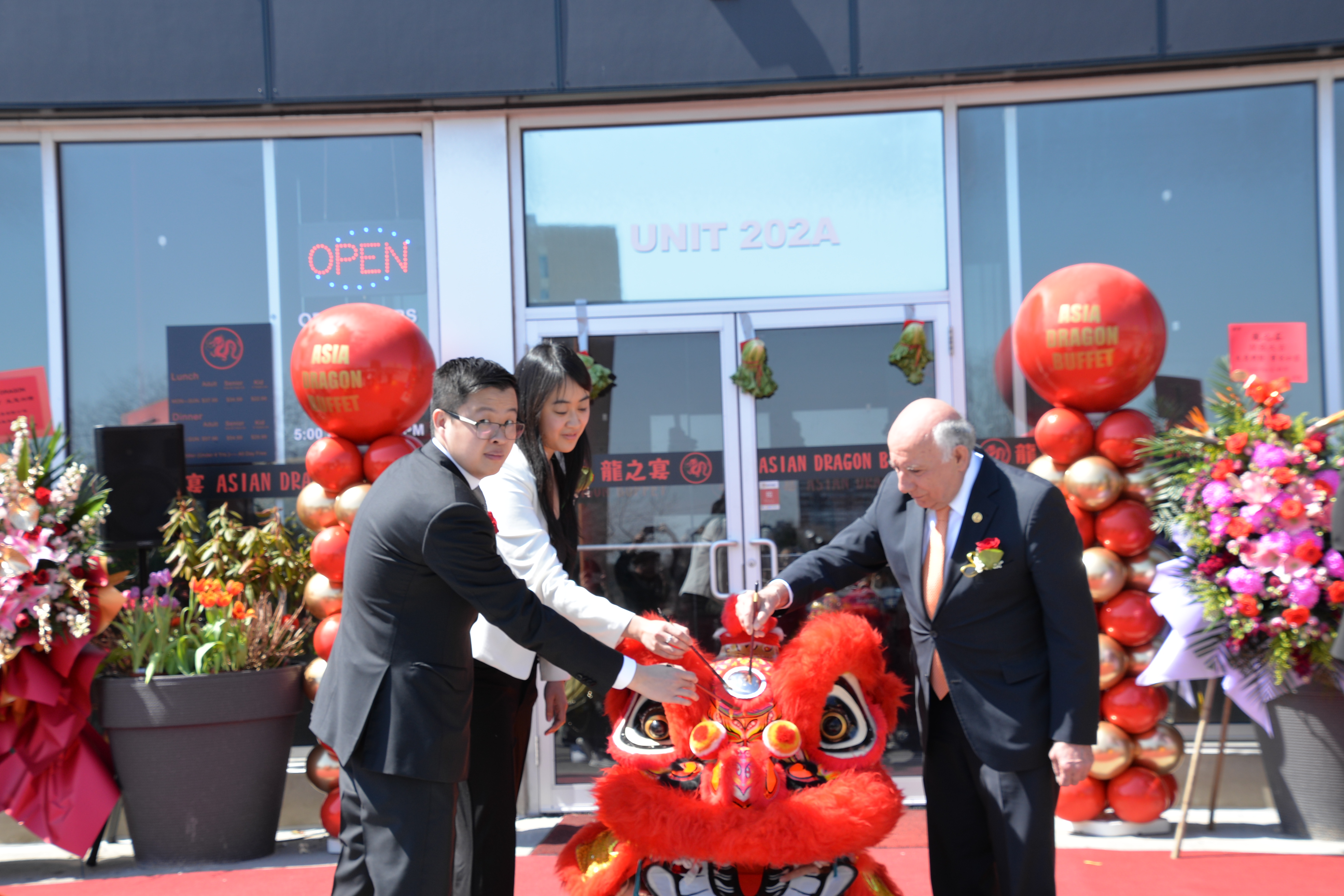 Asian Dragon Buffet��֮��ʢ��ҵ����λ��������ºع���ʢ��