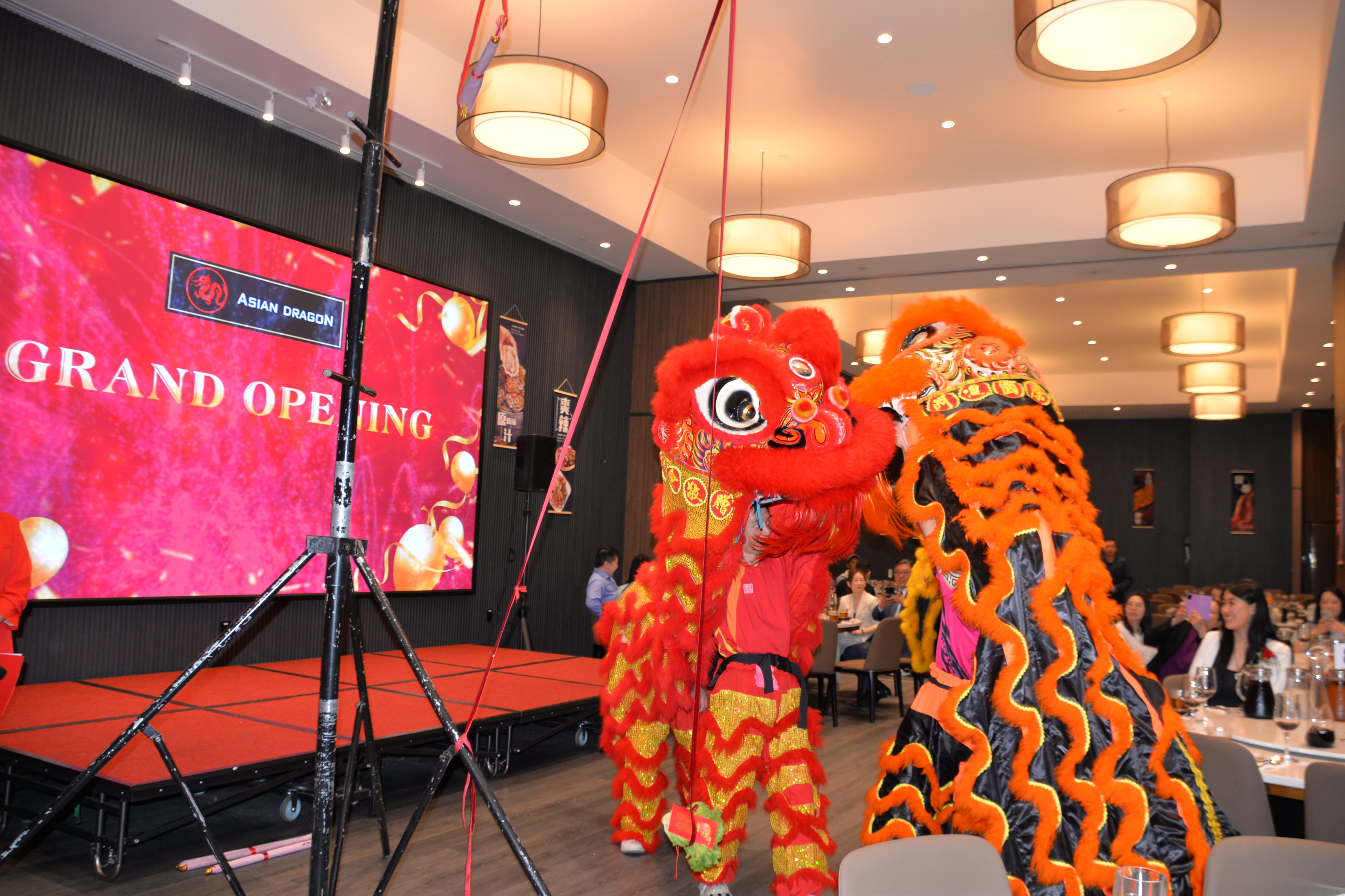 Asian Dragon Buffet��֮��ʢ��ҵ����λ��������ºع���ʢ��