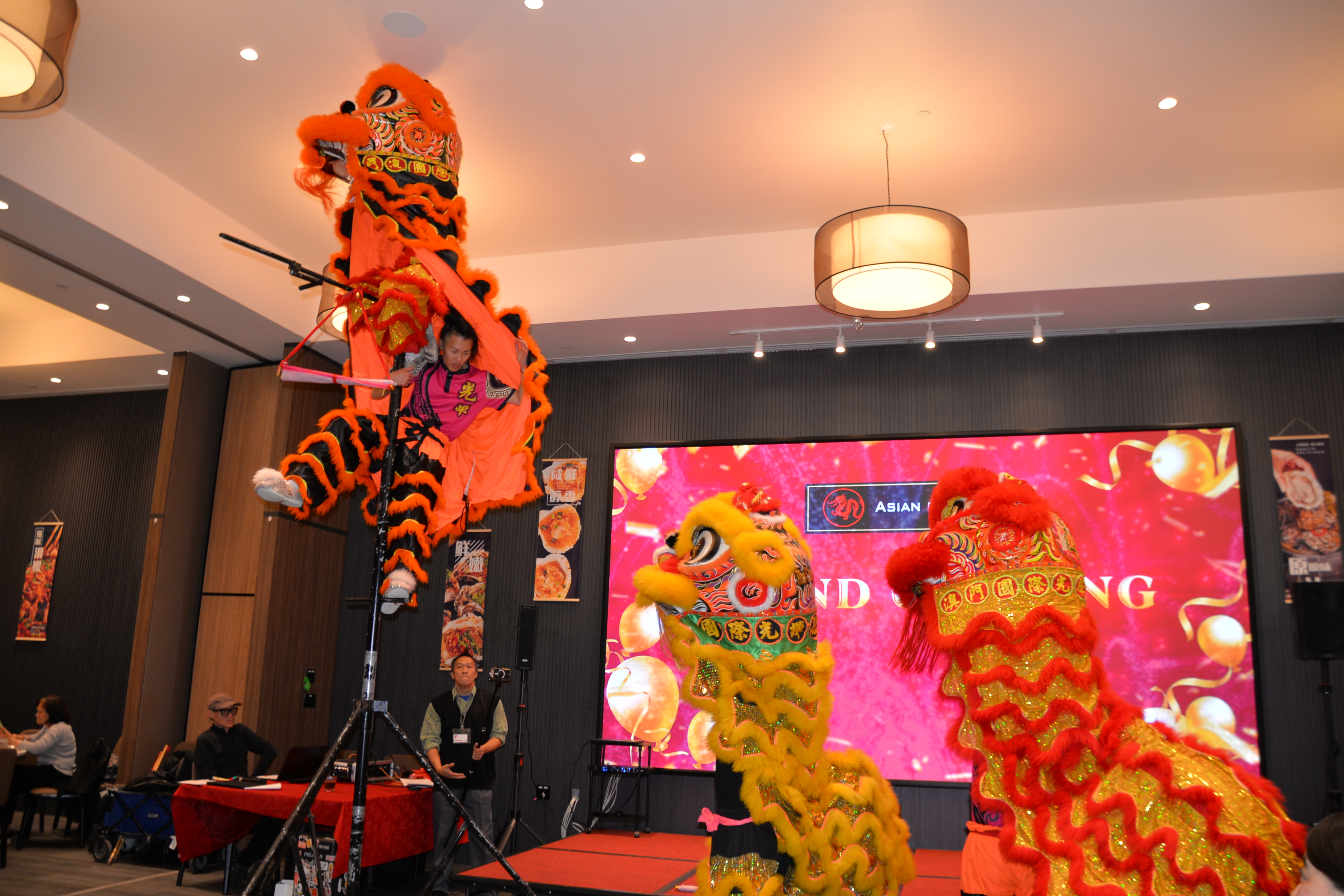 Asian Dragon Buffet��֮��ʢ��ҵ����λ��������ºع���ʢ��