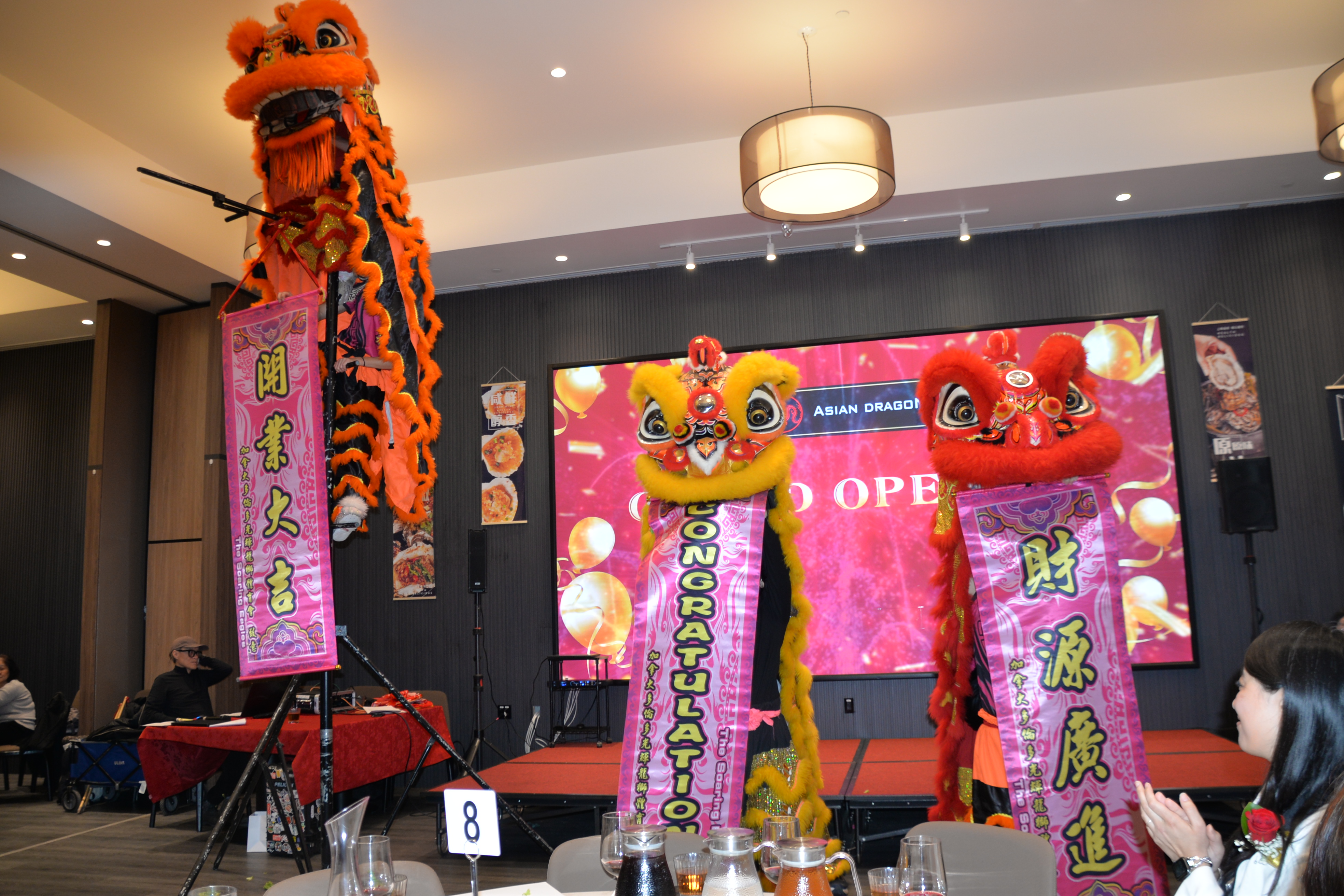 Asian Dragon Buffet��֮��ʢ��ҵ����λ��������ºع���ʢ��